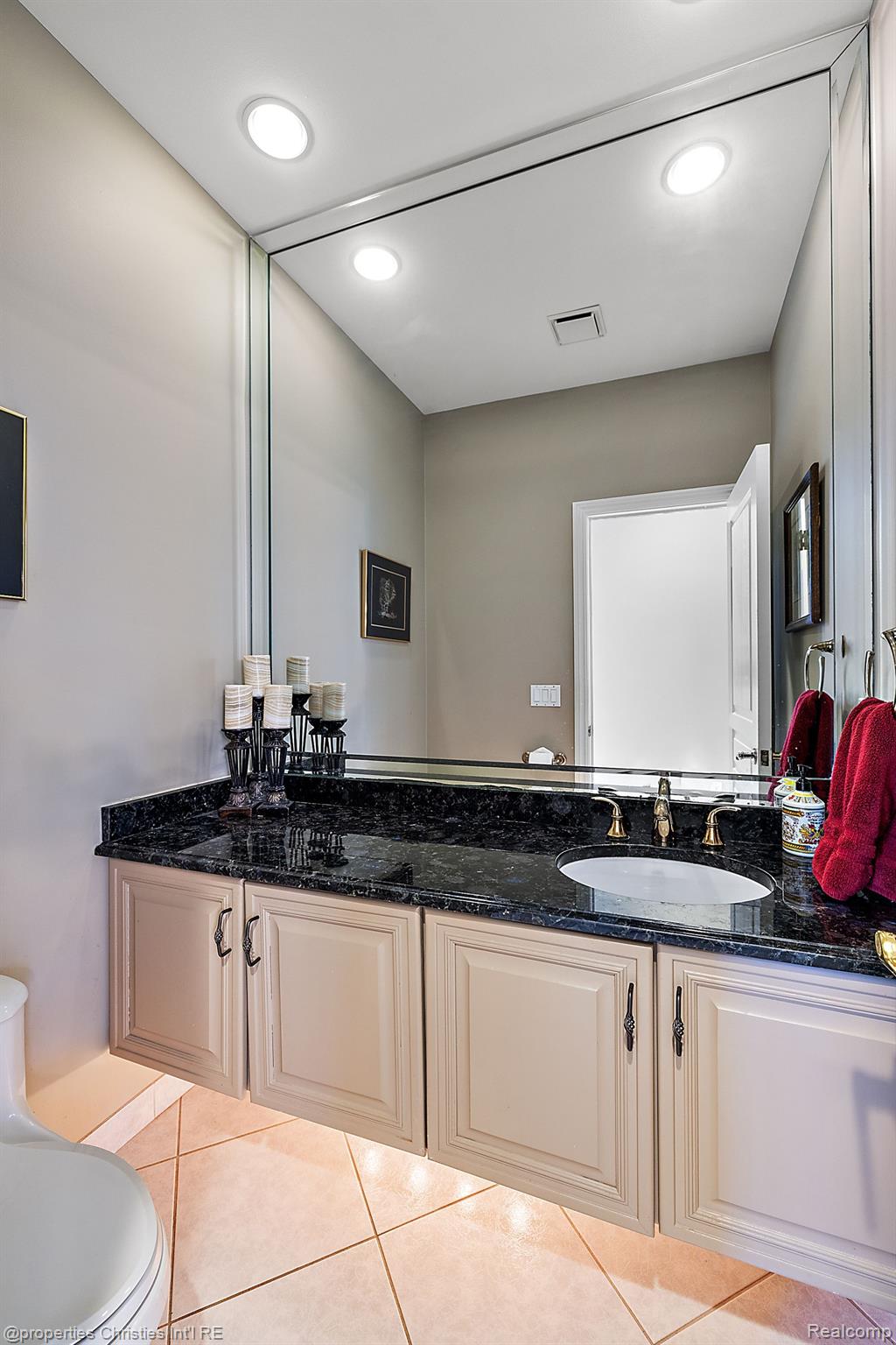 52388 WOODSIDE Court