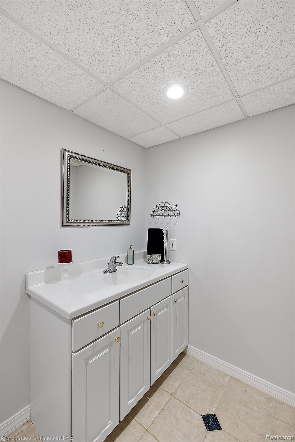 52388 WOODSIDE Court