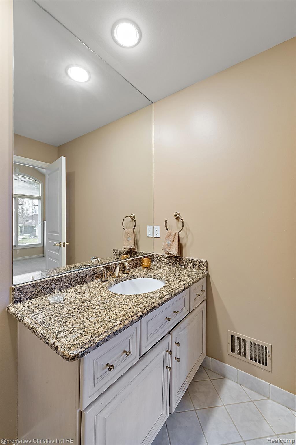 52388 WOODSIDE Court