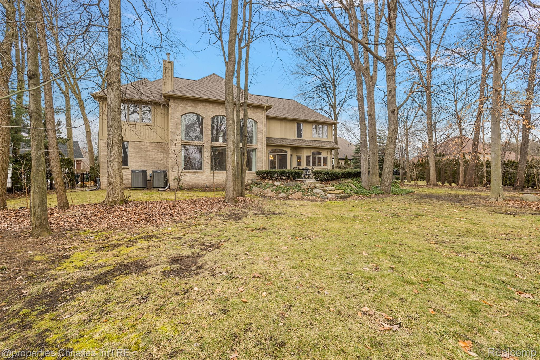 52388 WOODSIDE Court