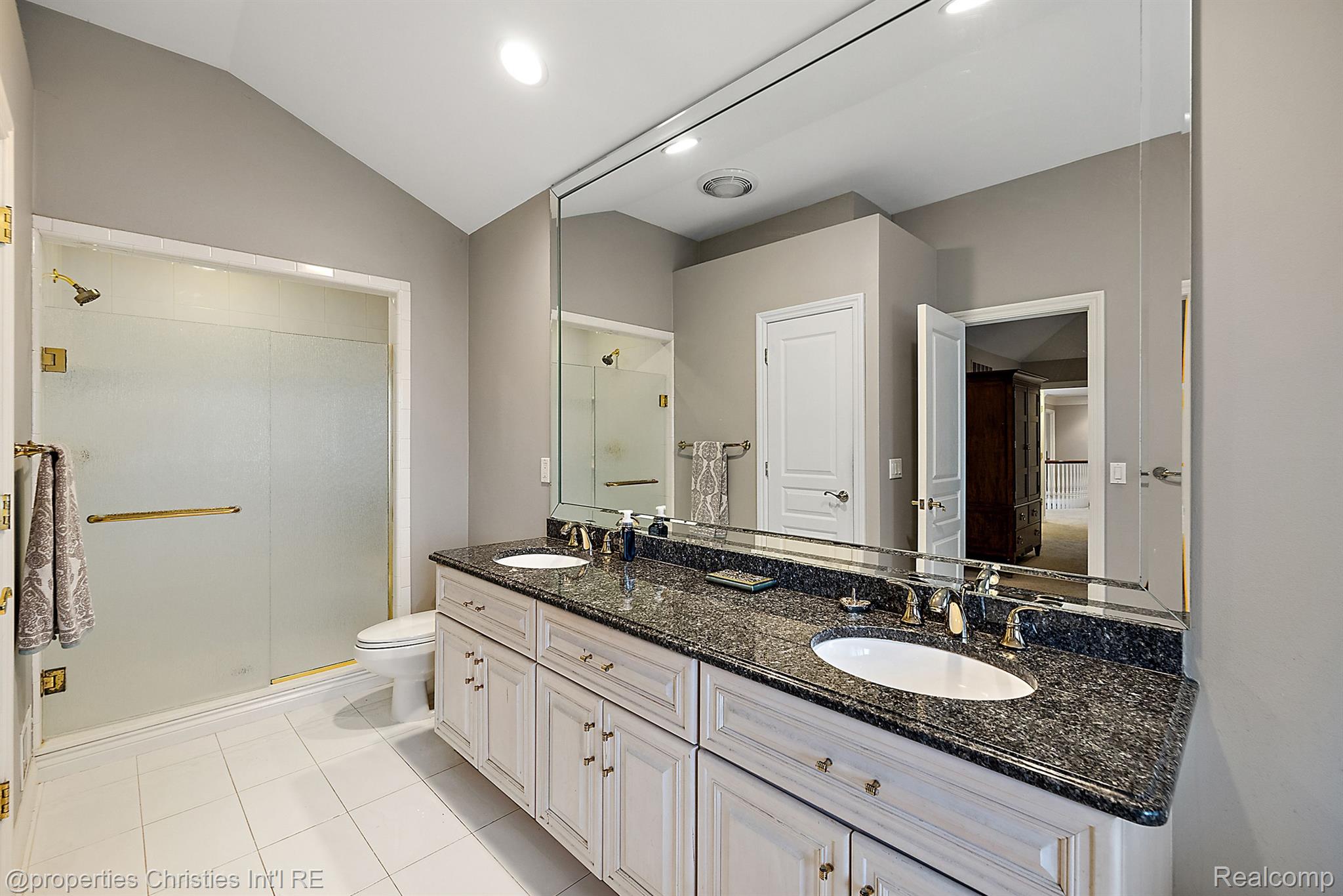 52388 WOODSIDE Court