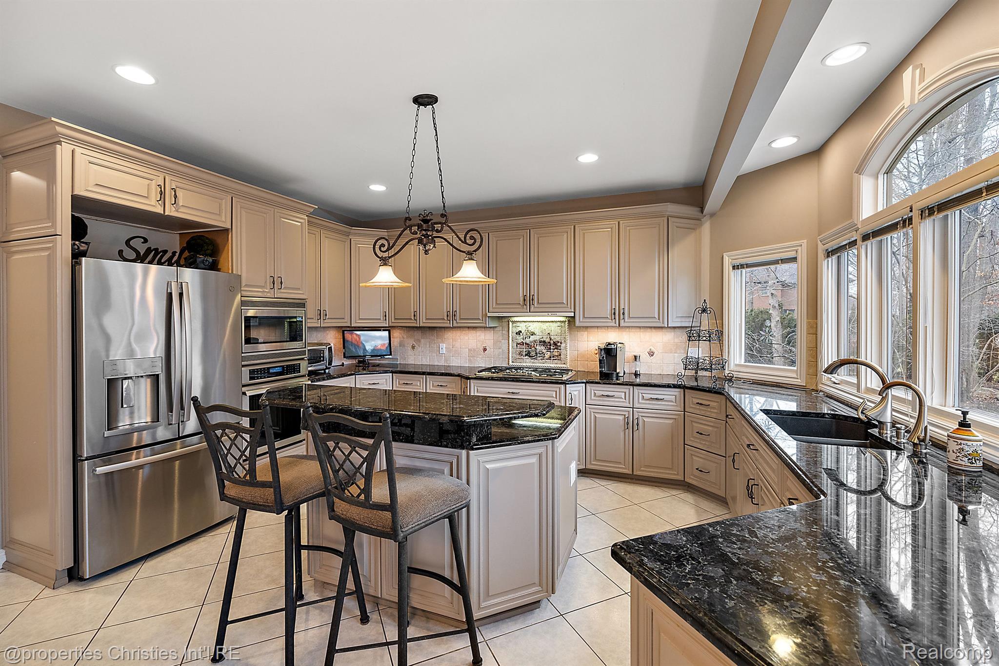 52388 WOODSIDE Court