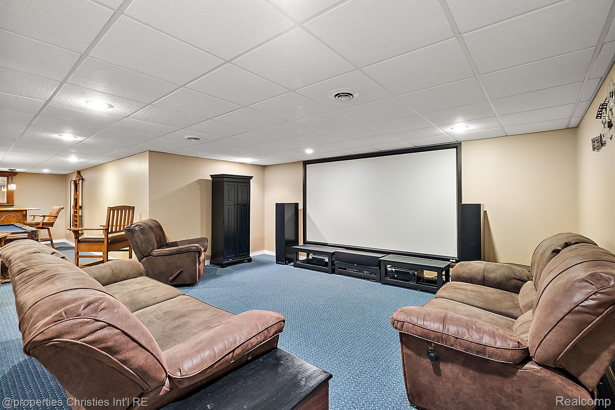 52388 WOODSIDE Court
