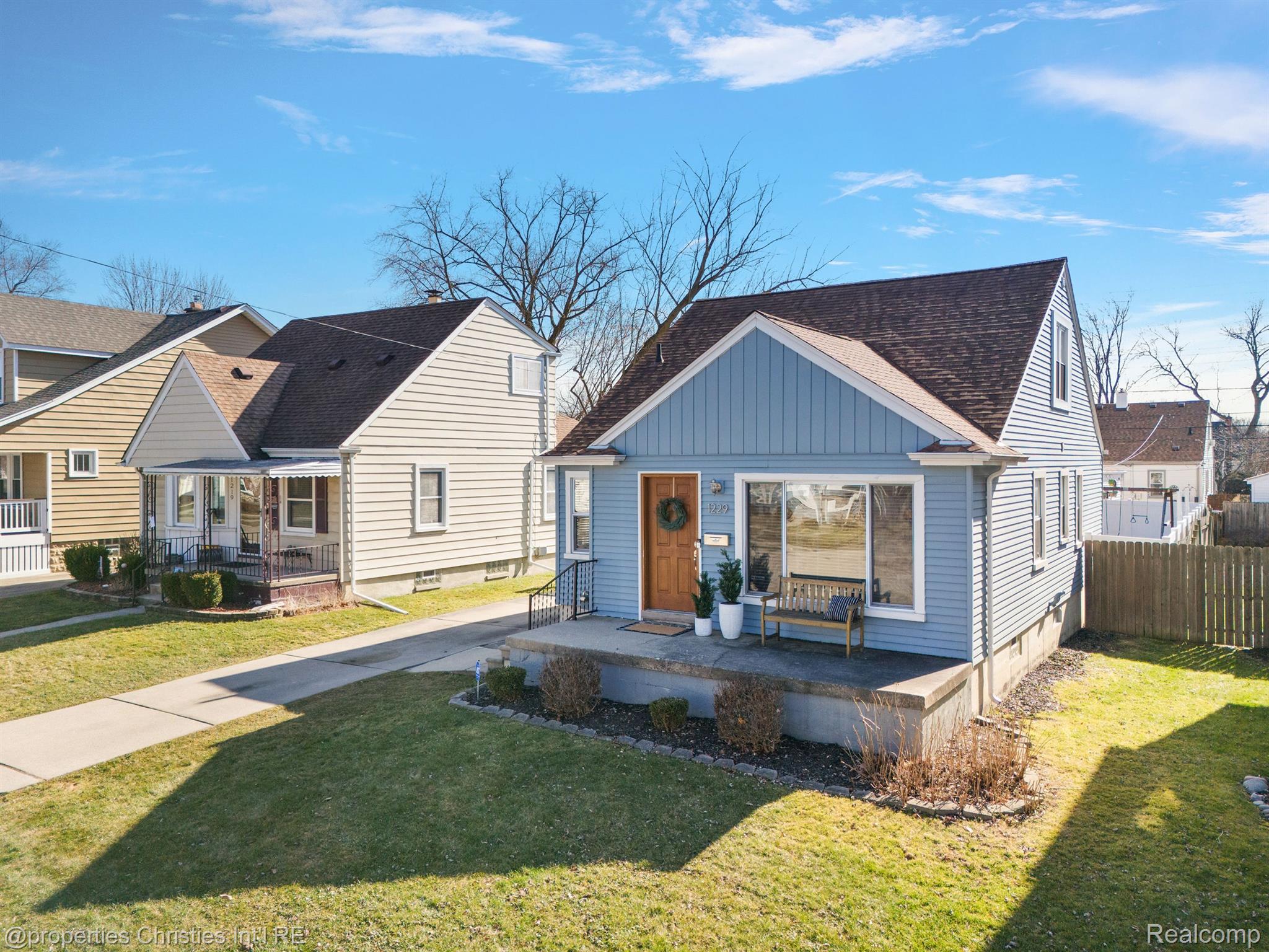 1229 CAMBRIDGE Road