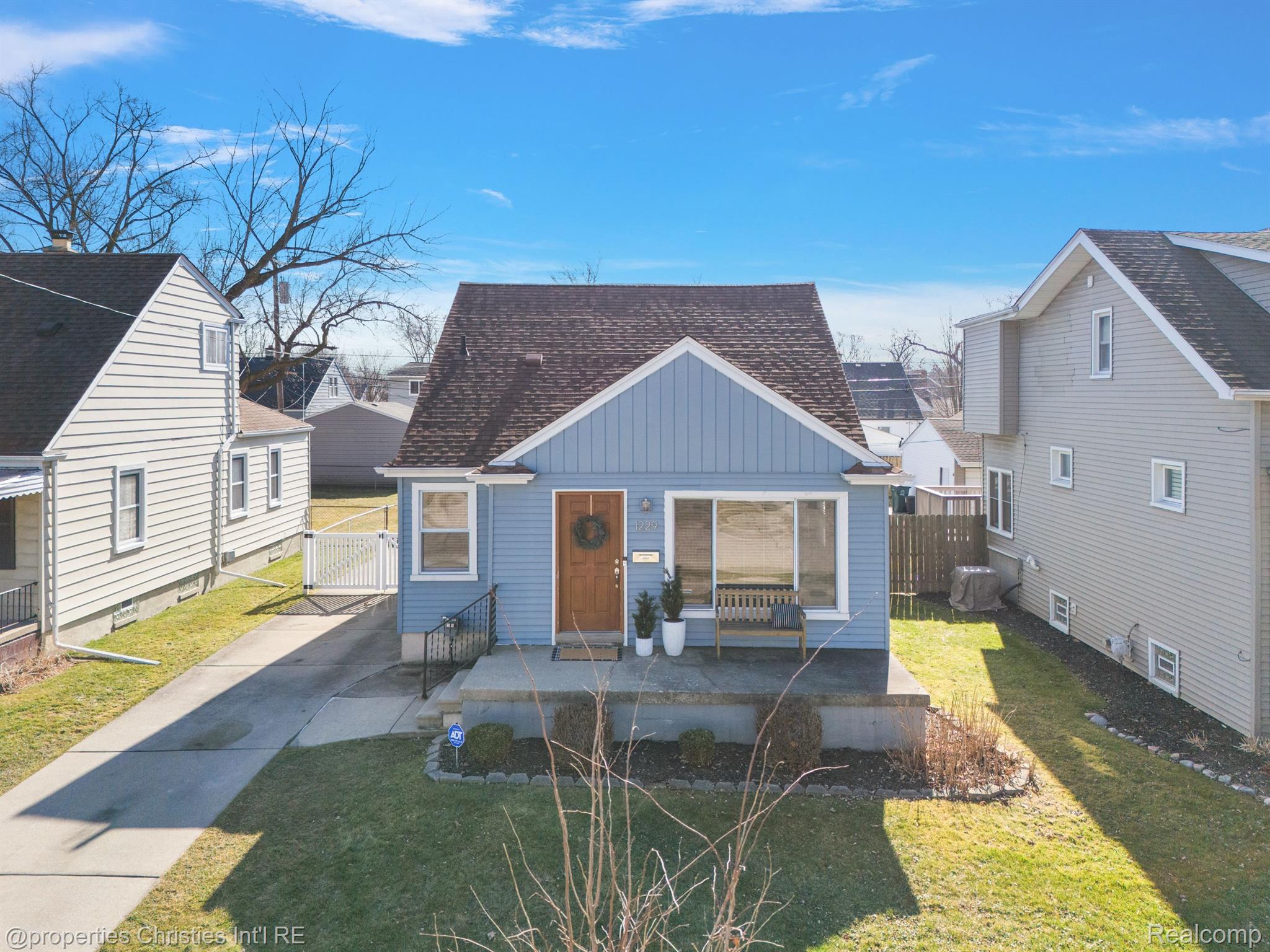 1229 CAMBRIDGE Road
