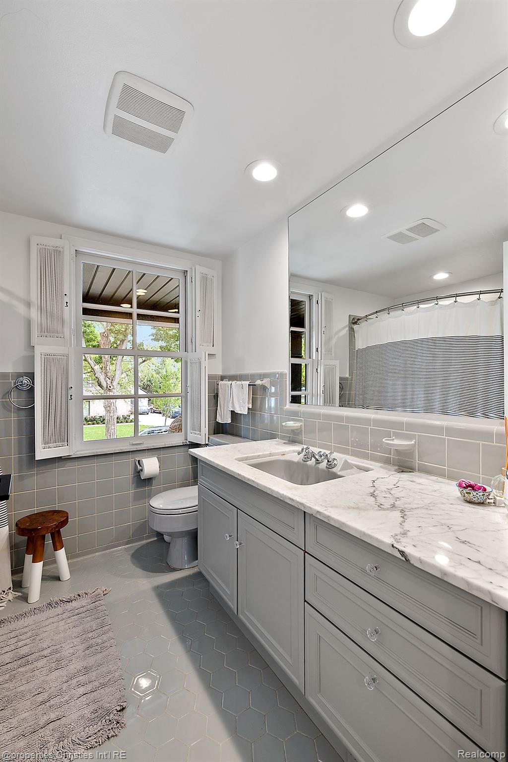 1201 BROOKWOOD Street