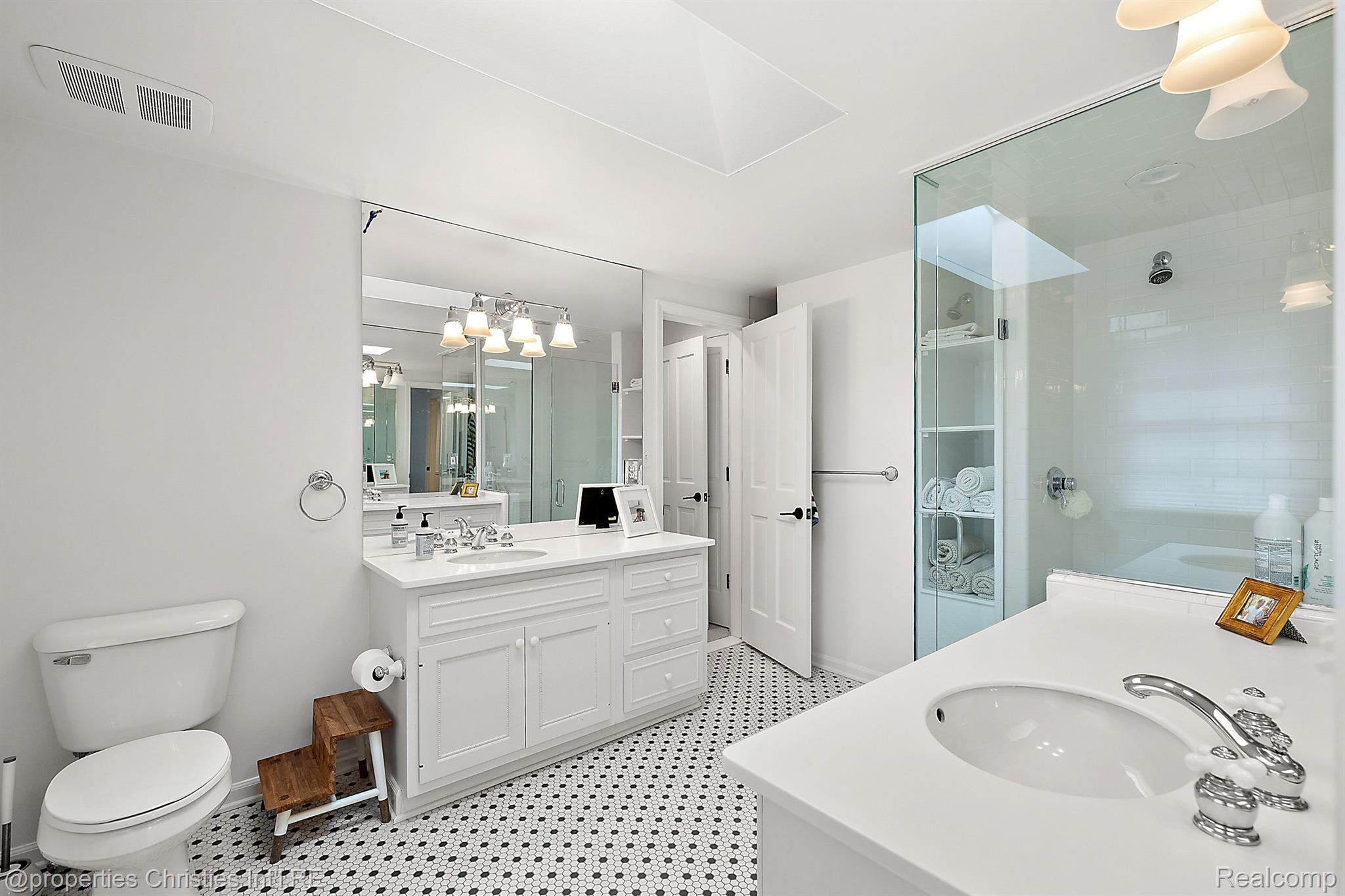 1201 BROOKWOOD Street