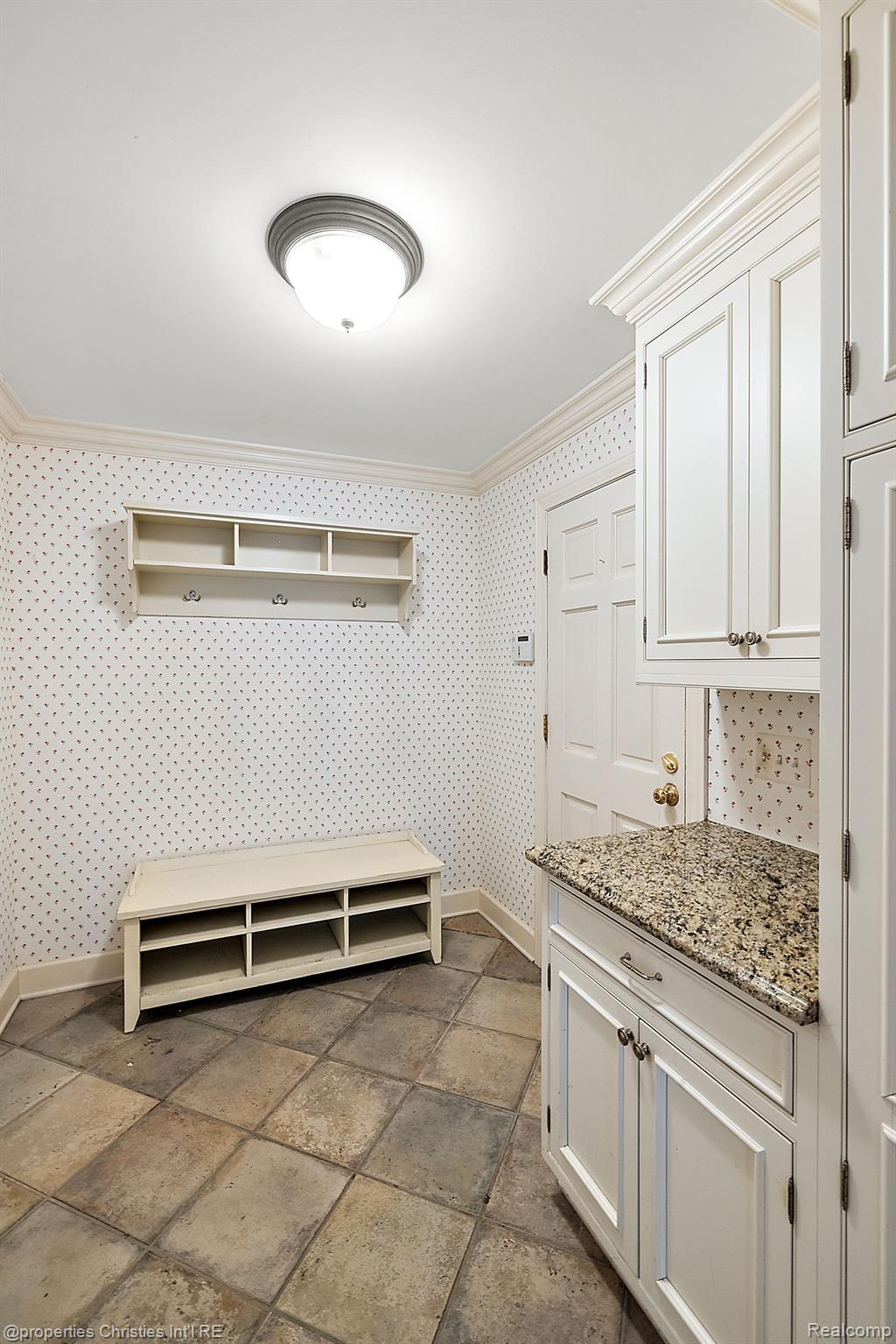 2611 AMBERLY Road