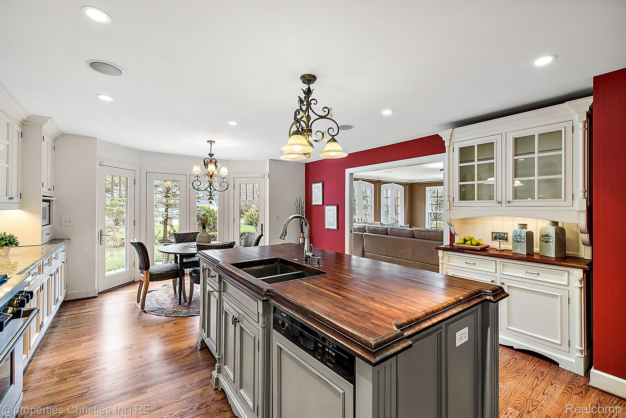2611 AMBERLY Road