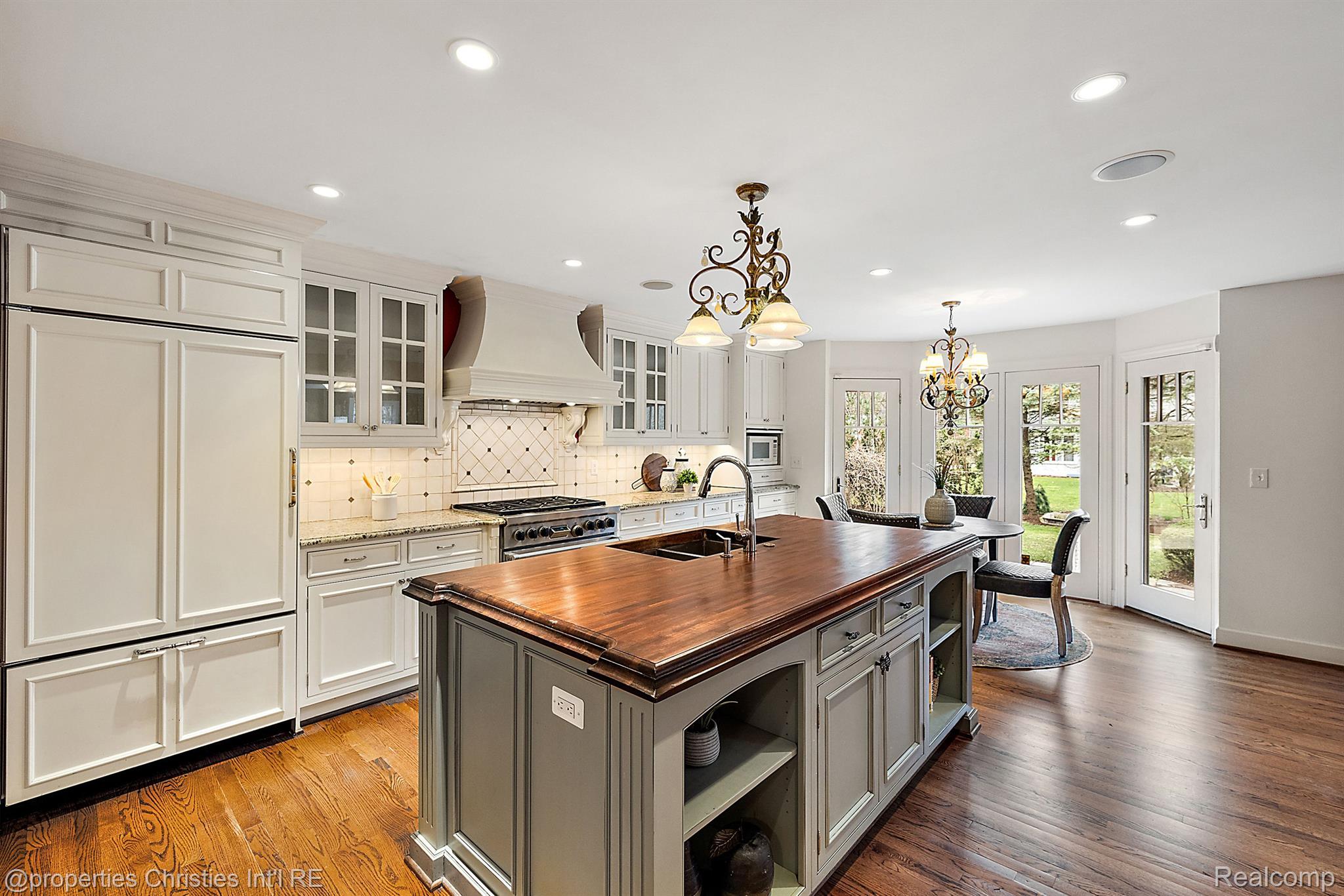 2611 AMBERLY Road