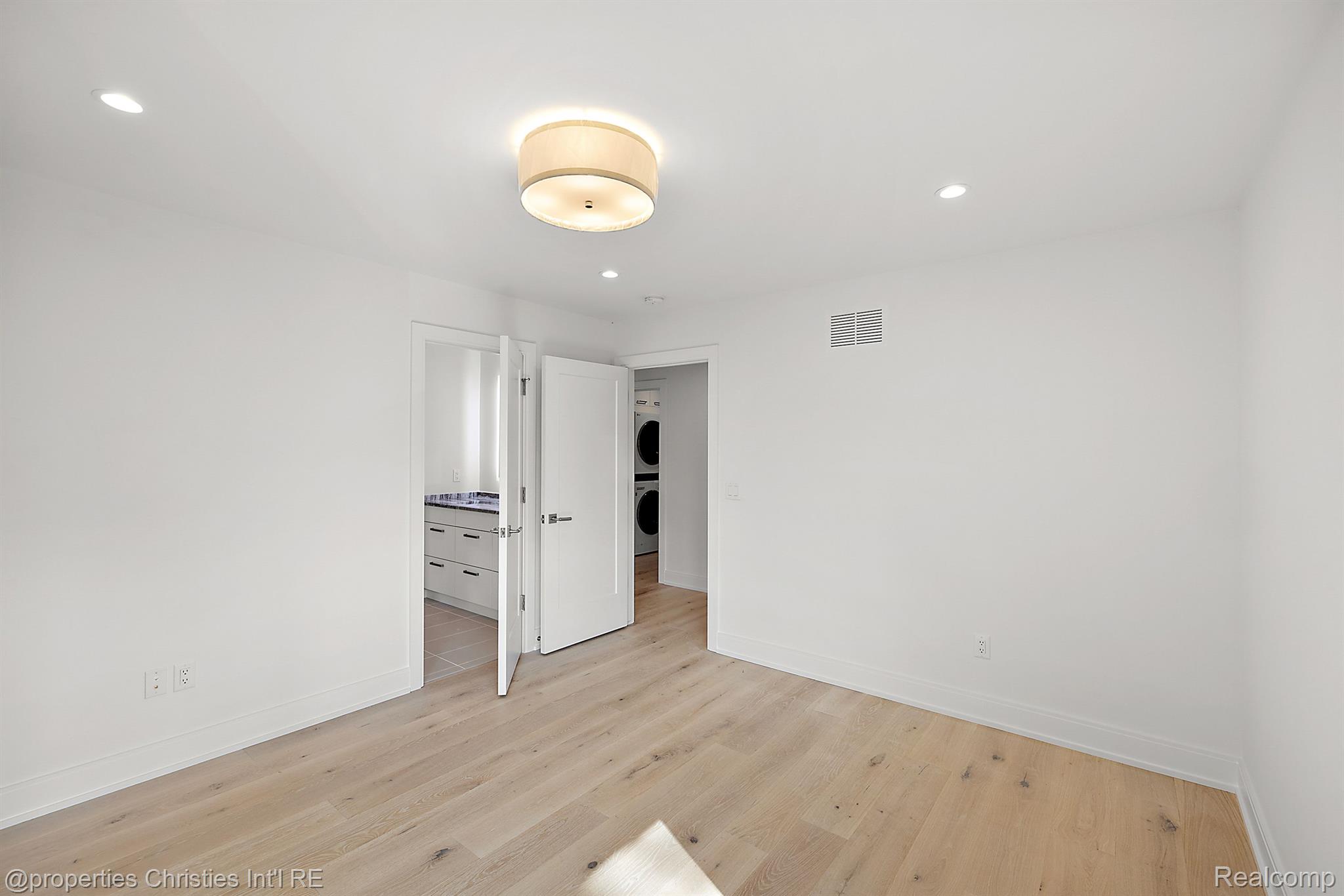 864 ANN Street