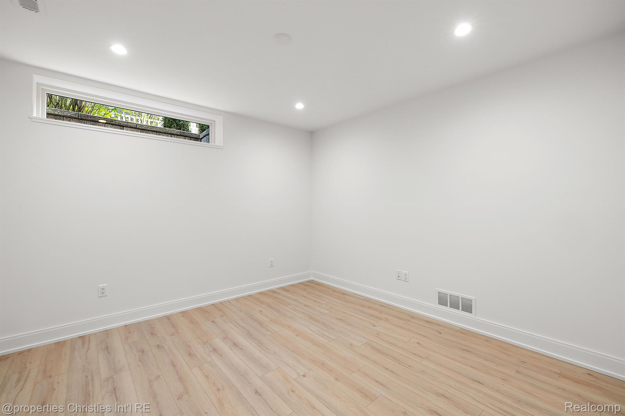 864 ANN Street