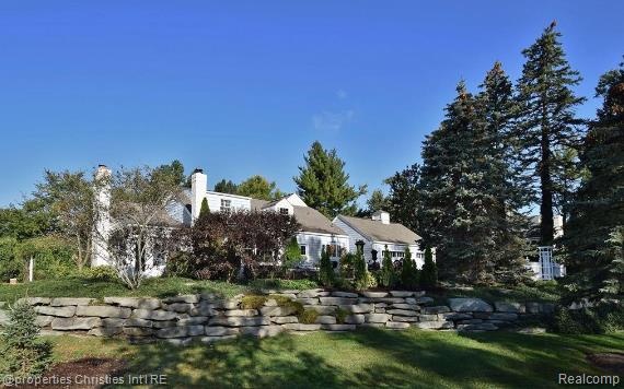 275 BARDEN Road