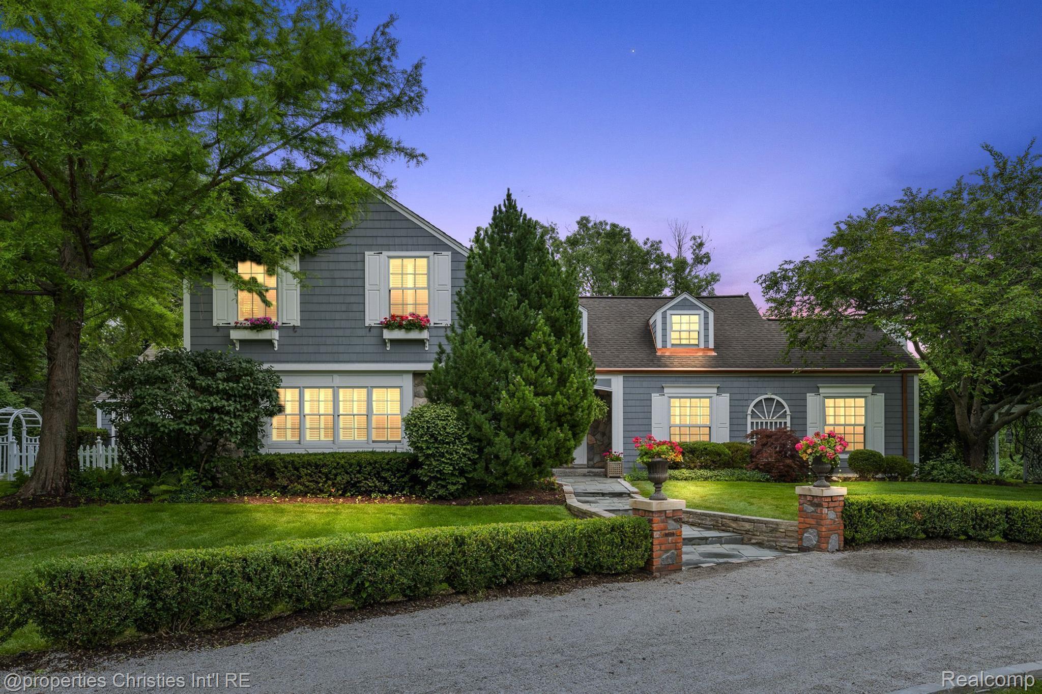 275 BARDEN Road