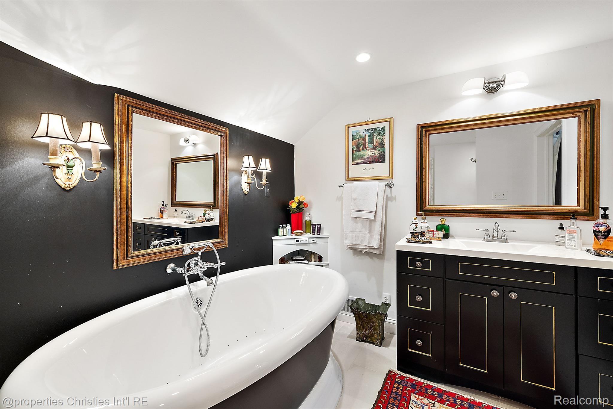 275 BARDEN Road