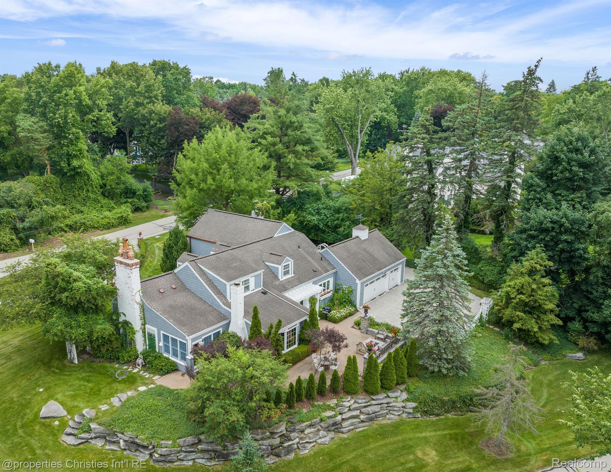 275 BARDEN Road