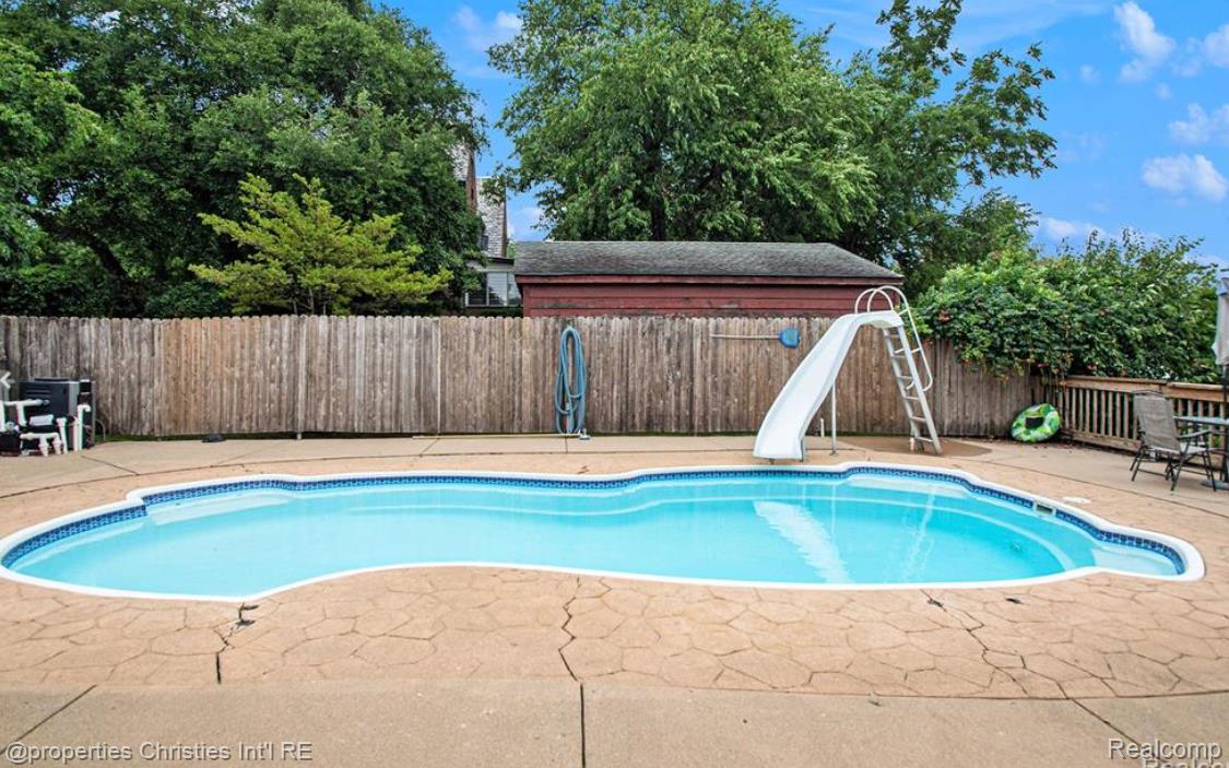 2255 Riverside Drive