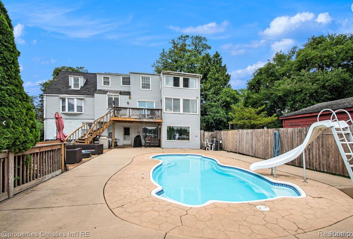 2255 Riverside Drive