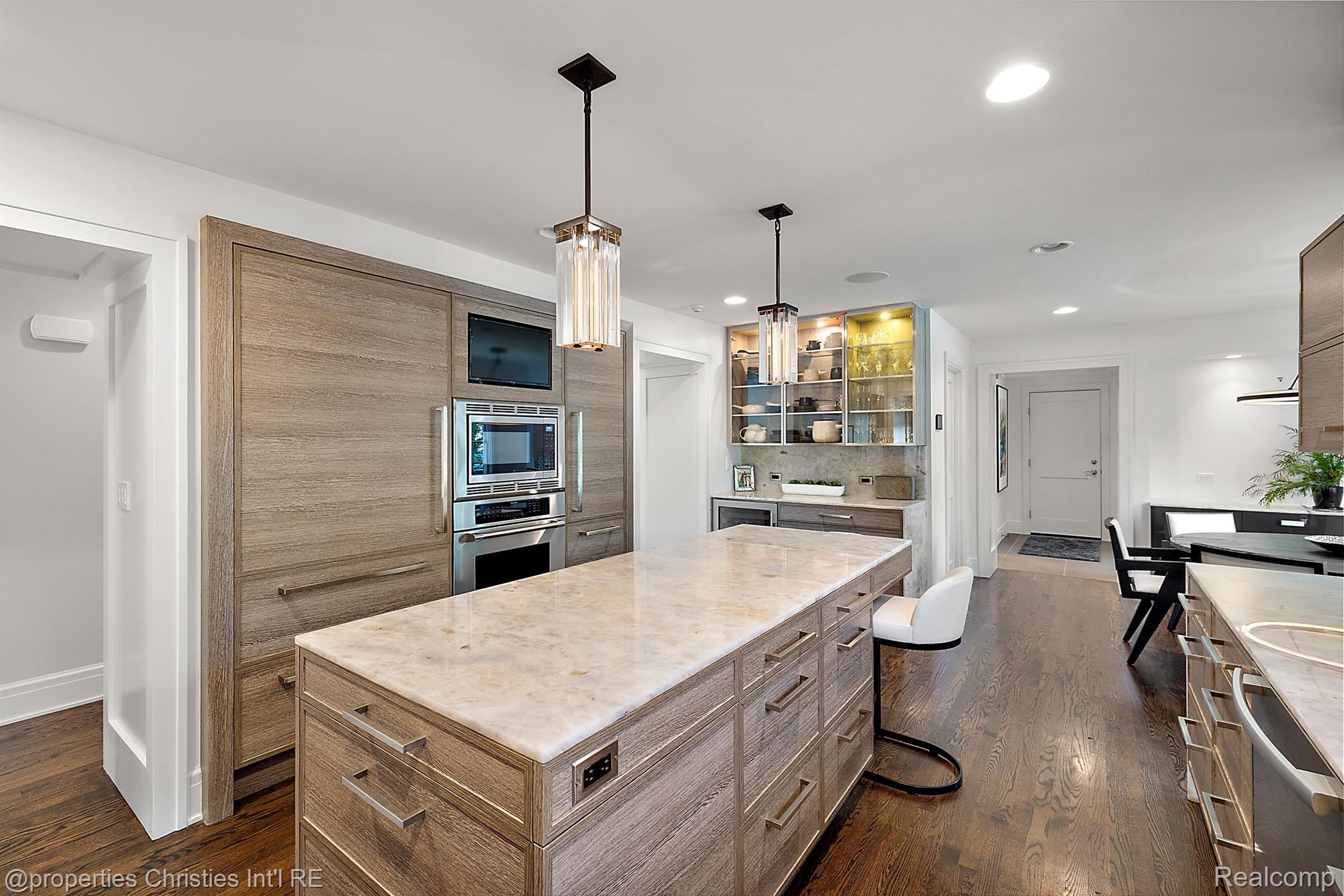 908 CHESTERFIELD Avenue