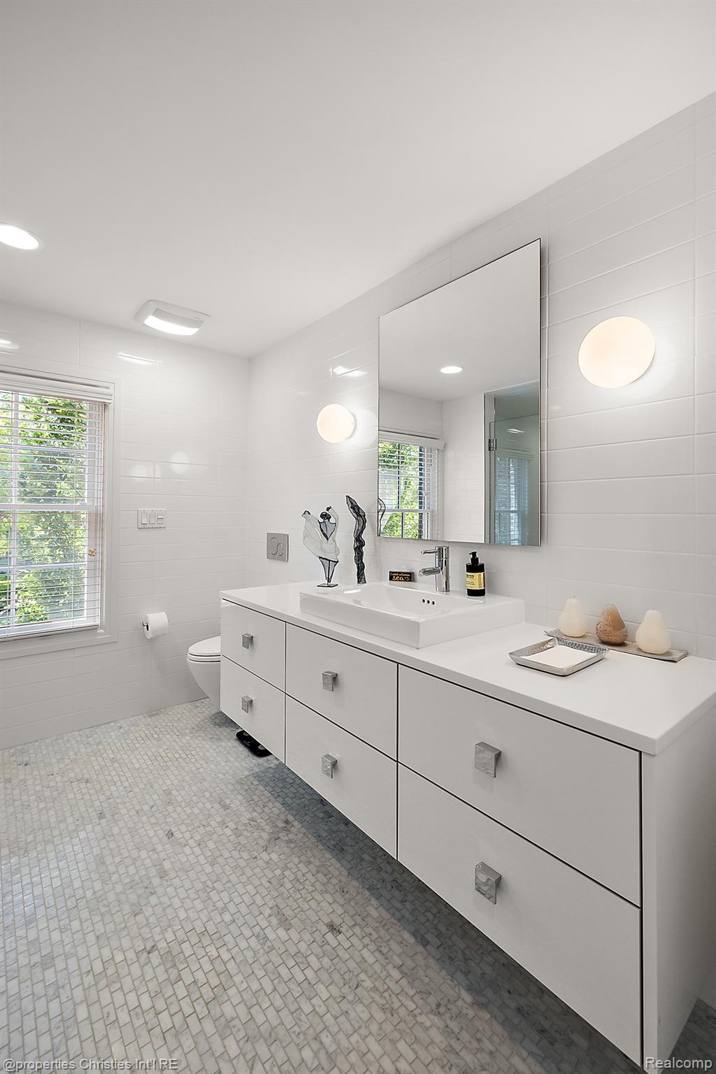 908 CHESTERFIELD Avenue