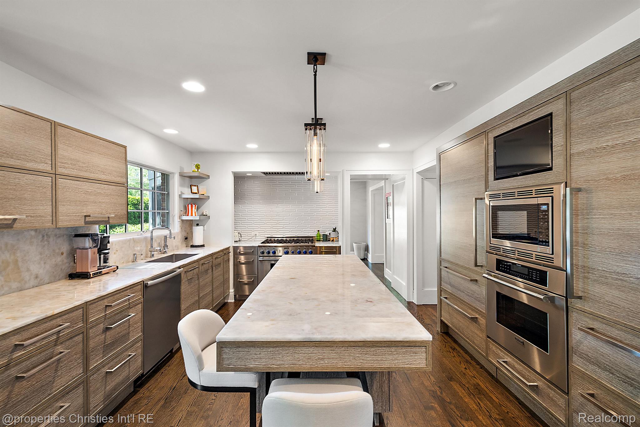 908 CHESTERFIELD Avenue