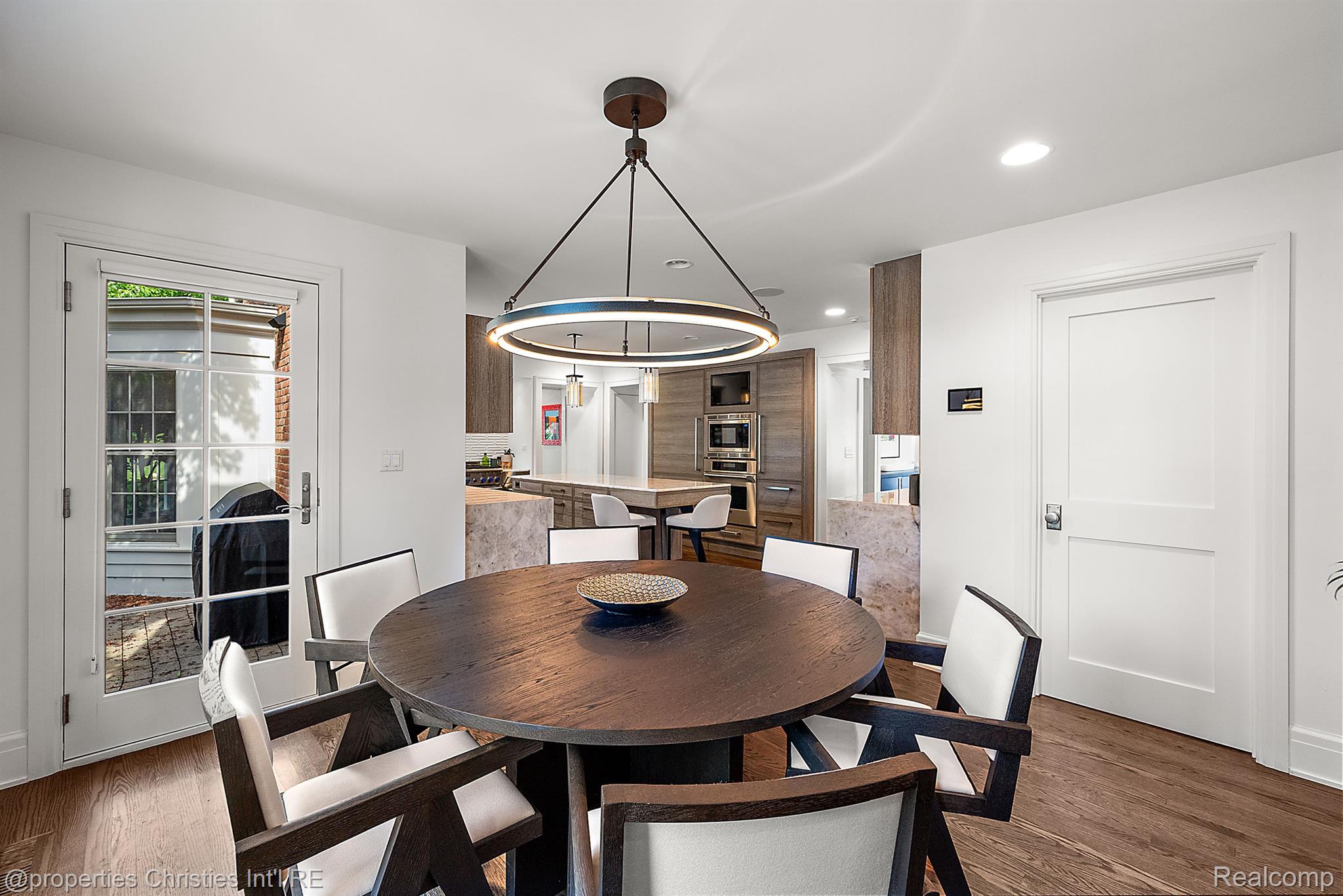 908 CHESTERFIELD Avenue