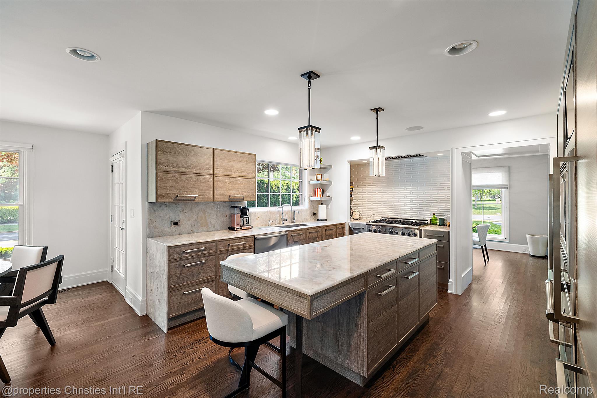 908 CHESTERFIELD Avenue