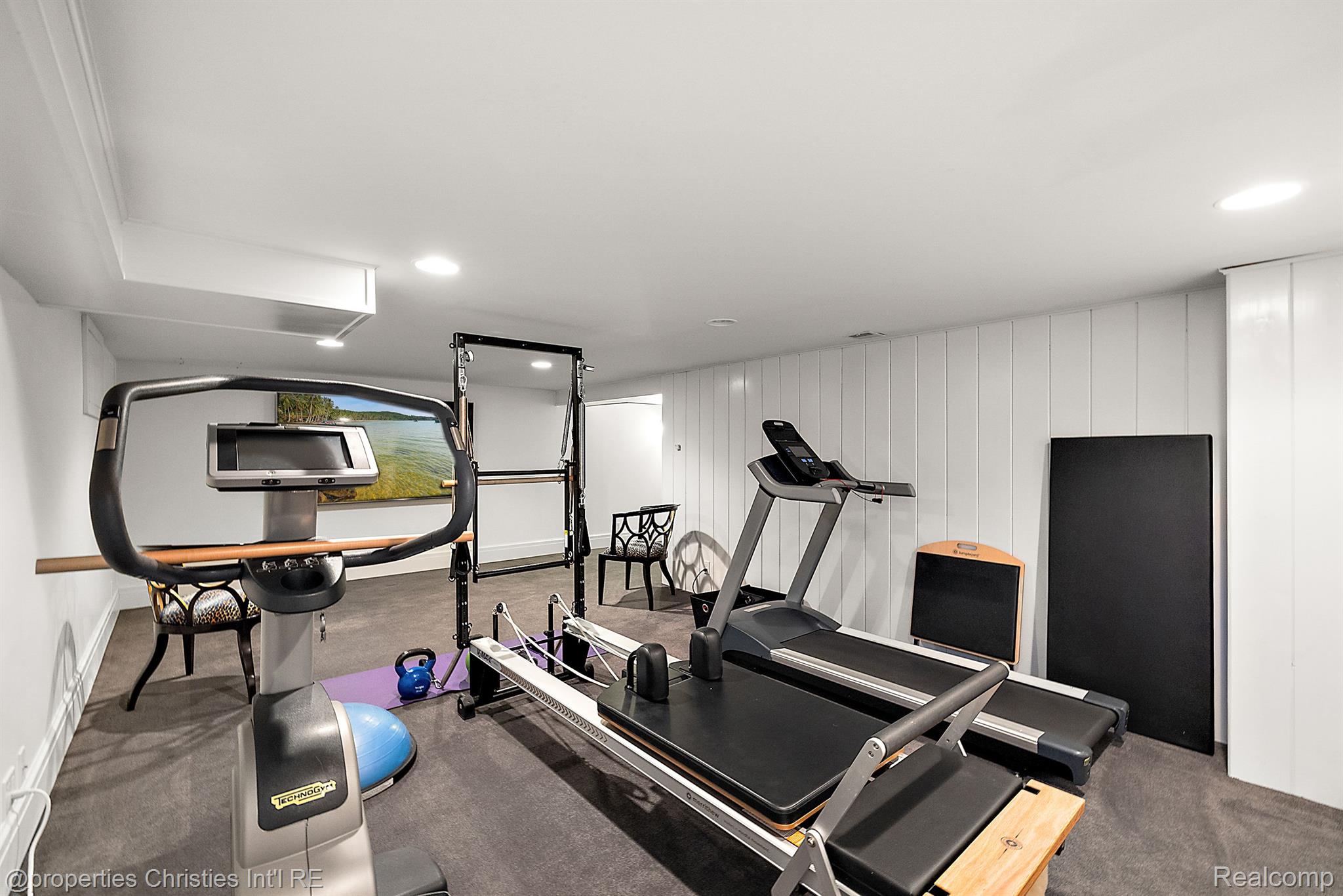 908 CHESTERFIELD Avenue