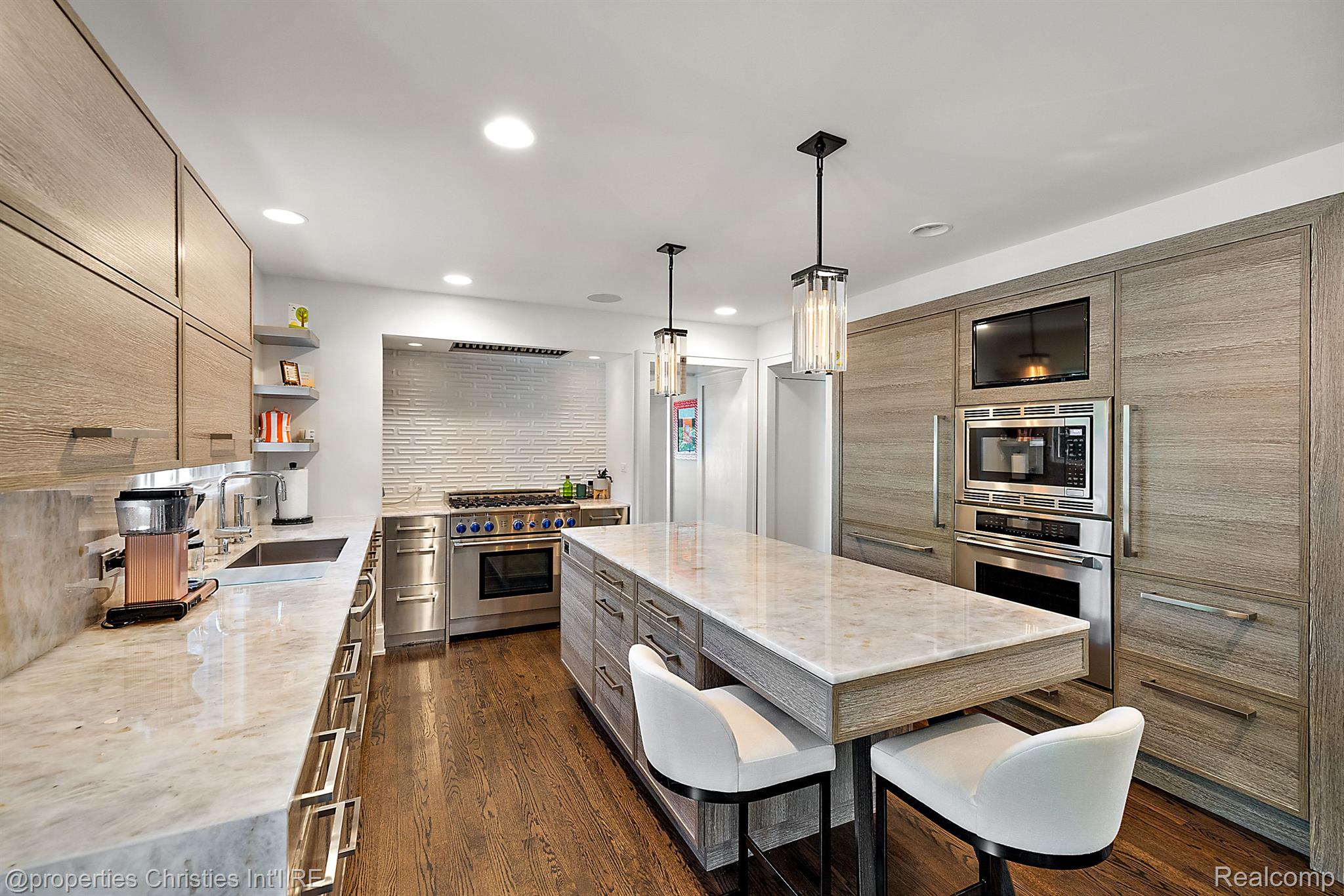 908 CHESTERFIELD Avenue