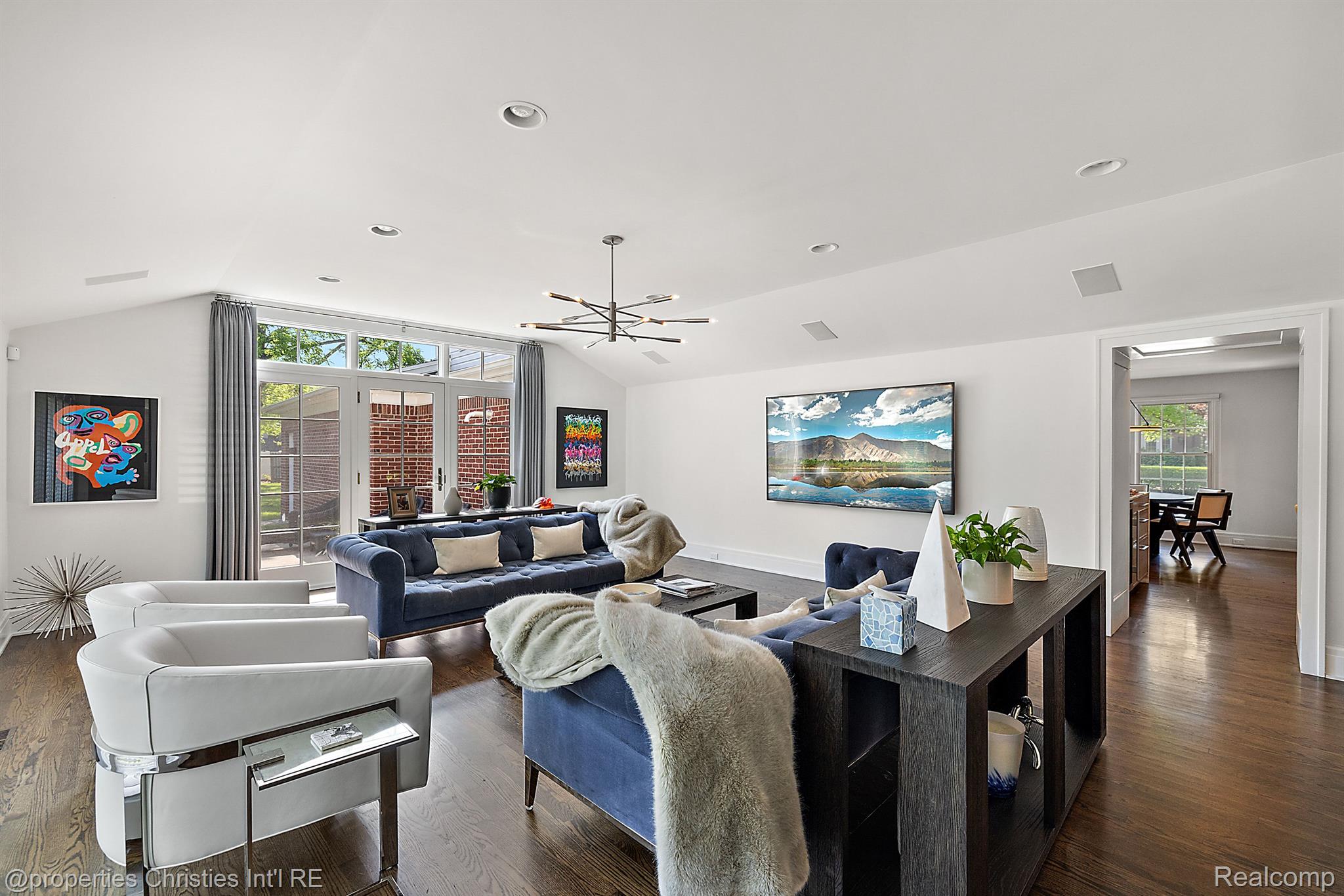 908 CHESTERFIELD Avenue