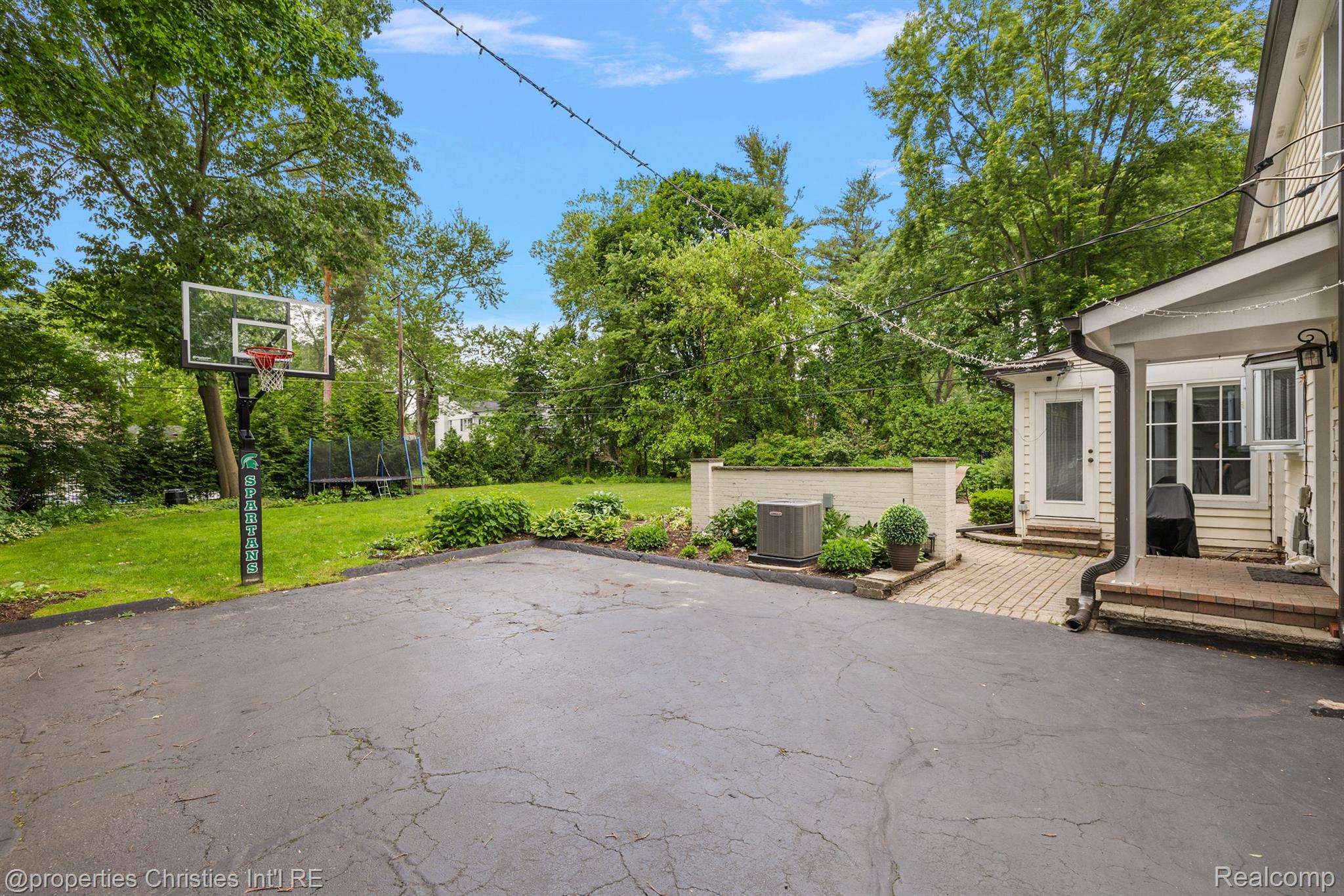 965 N CRANBROOK Road