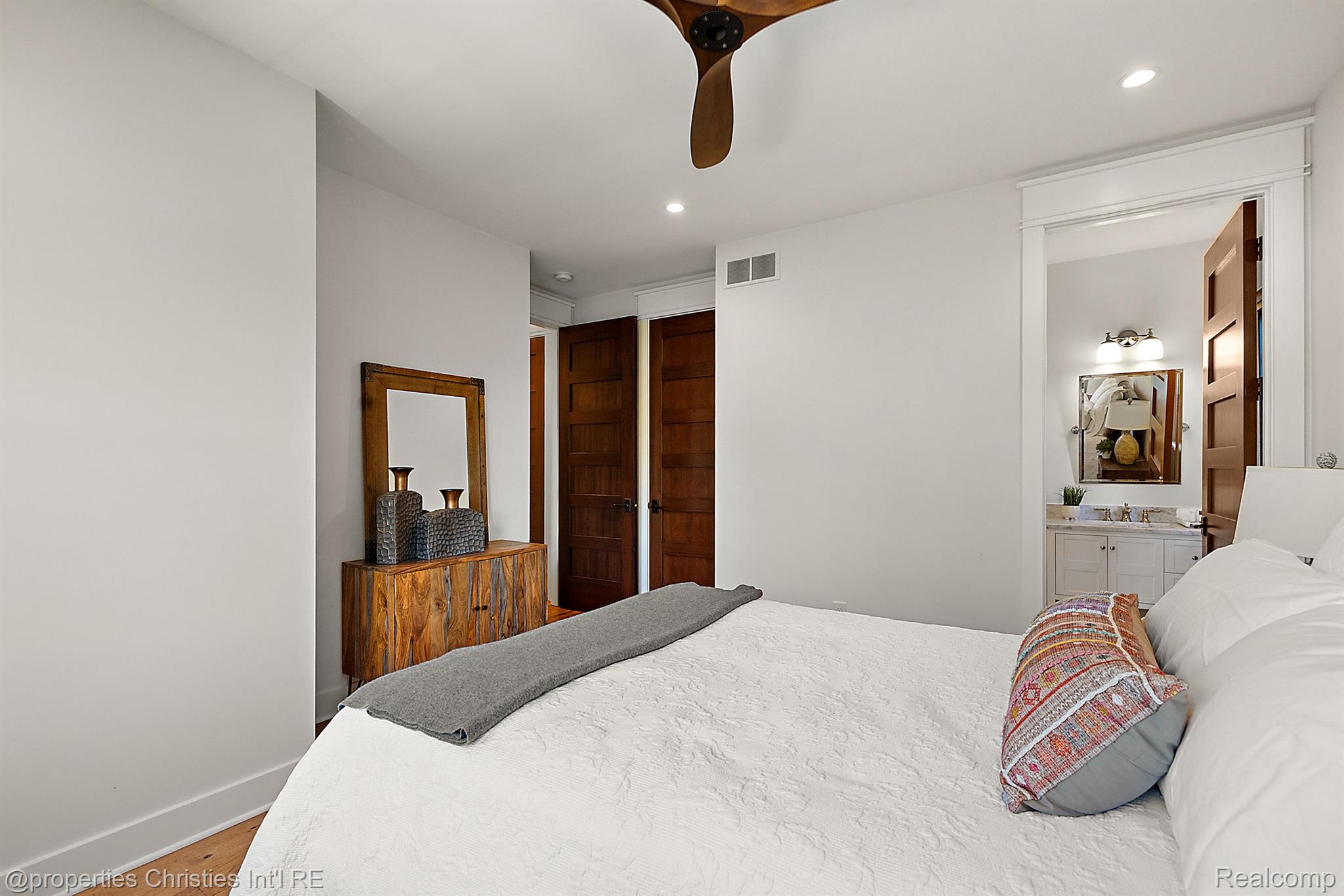 850 GREENWOOD Street