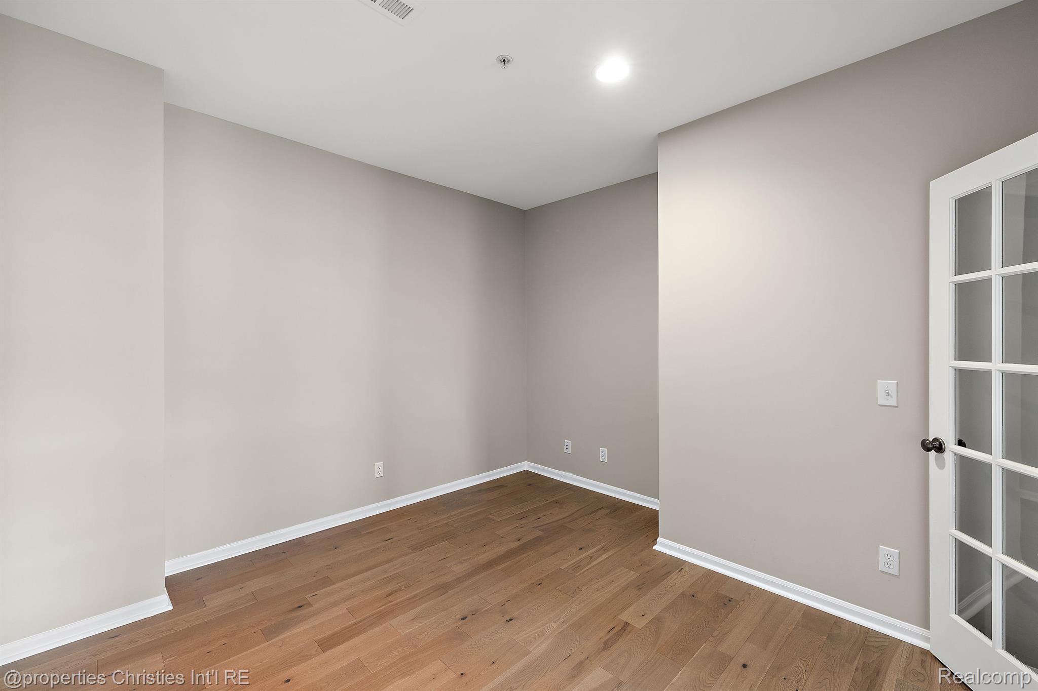 3283 Camden Drive
