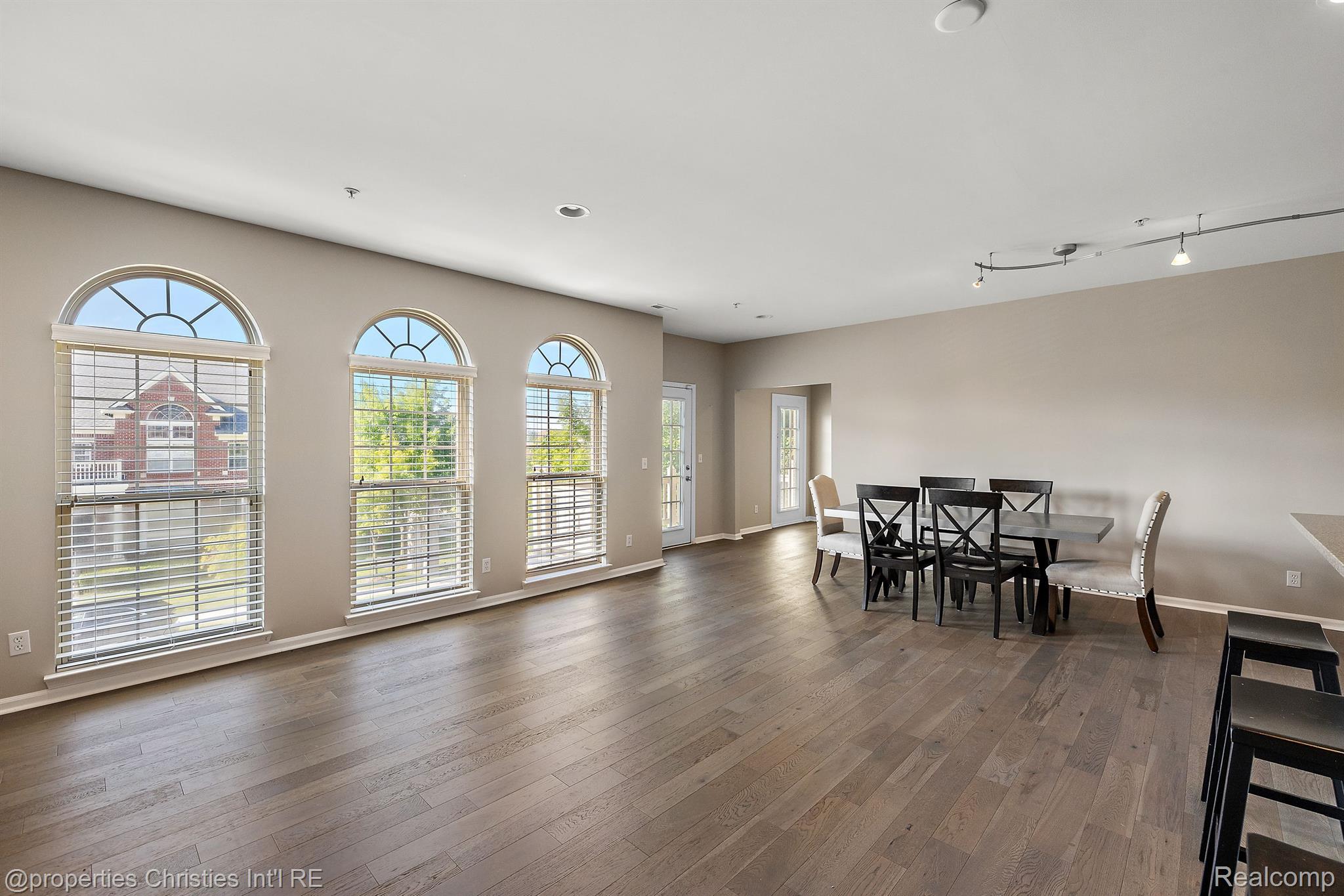 3283 Camden Drive