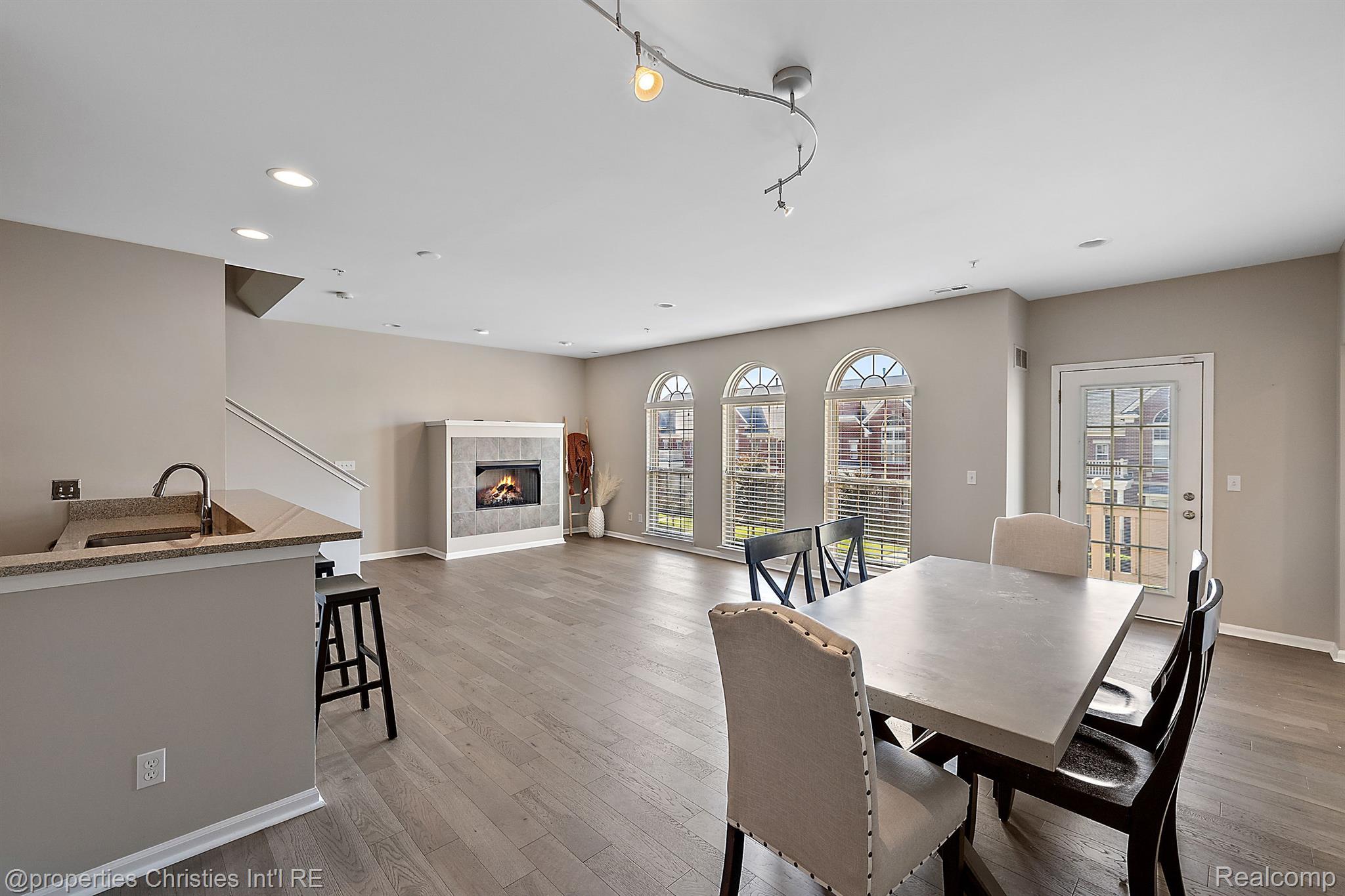 3283 Camden Drive