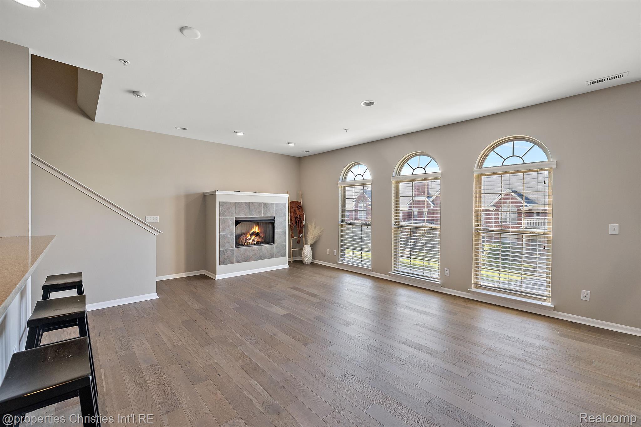 3283 Camden Drive