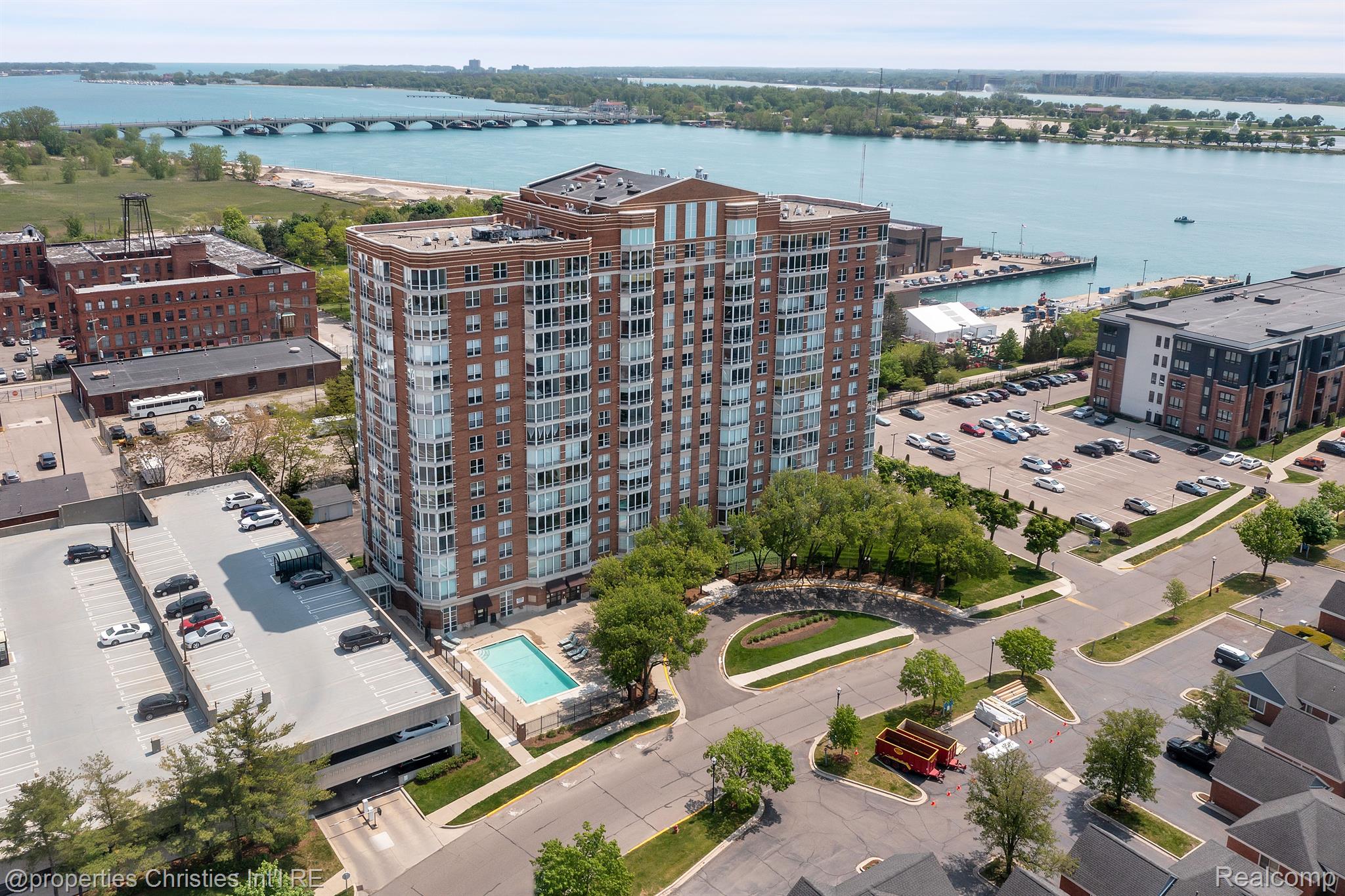 250 E HARBORTOWN Drive 1302
