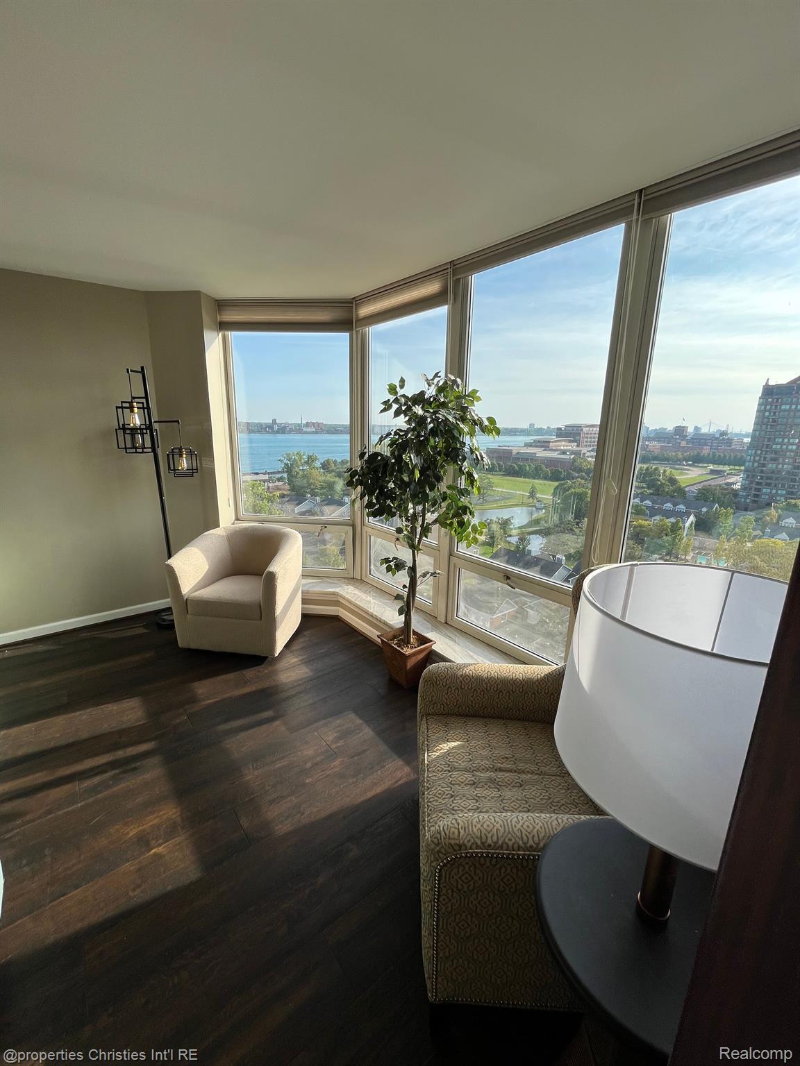 250 E HARBORTOWN Drive 1302