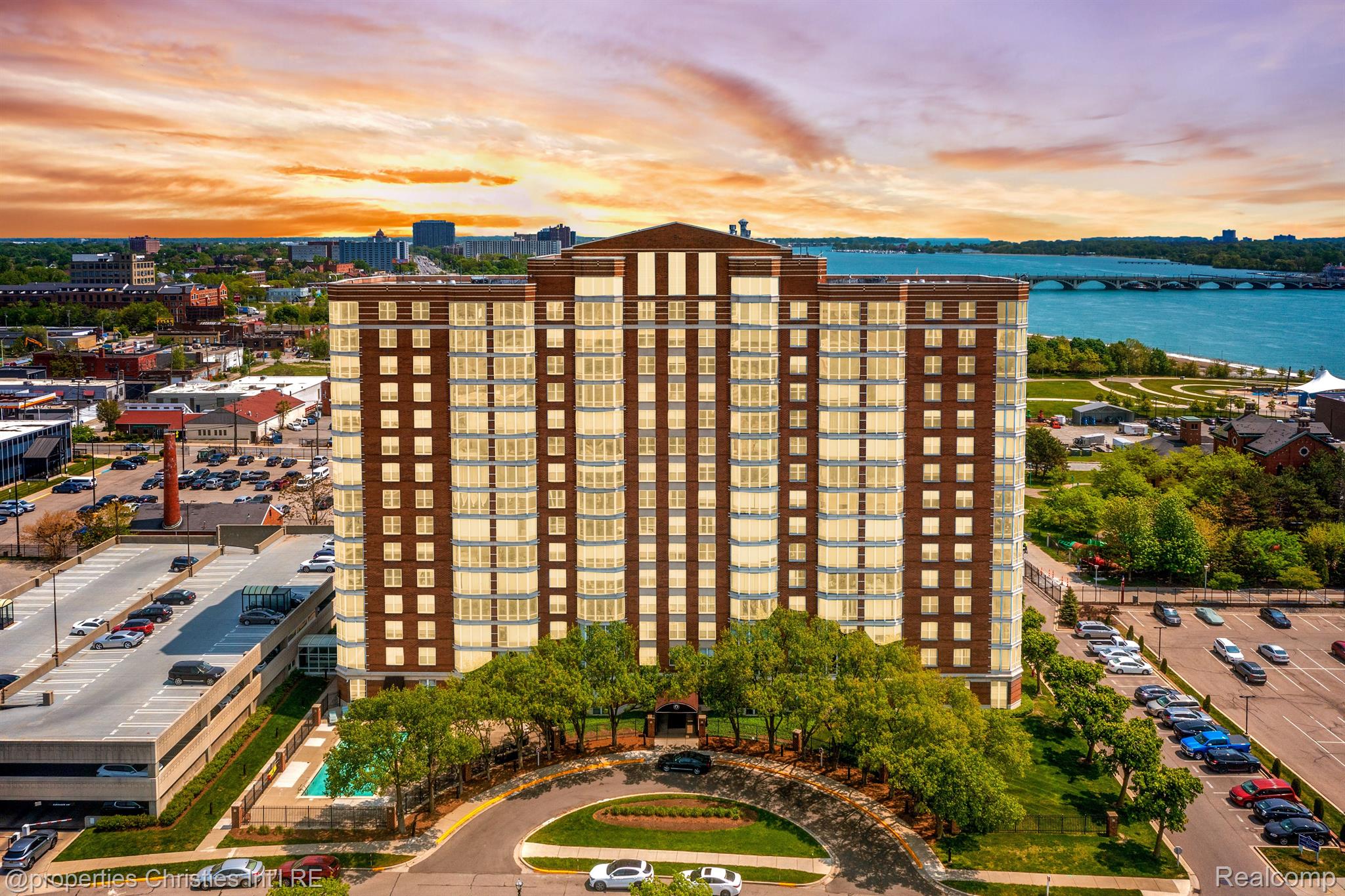 250 E HARBORTOWN Drive 1302