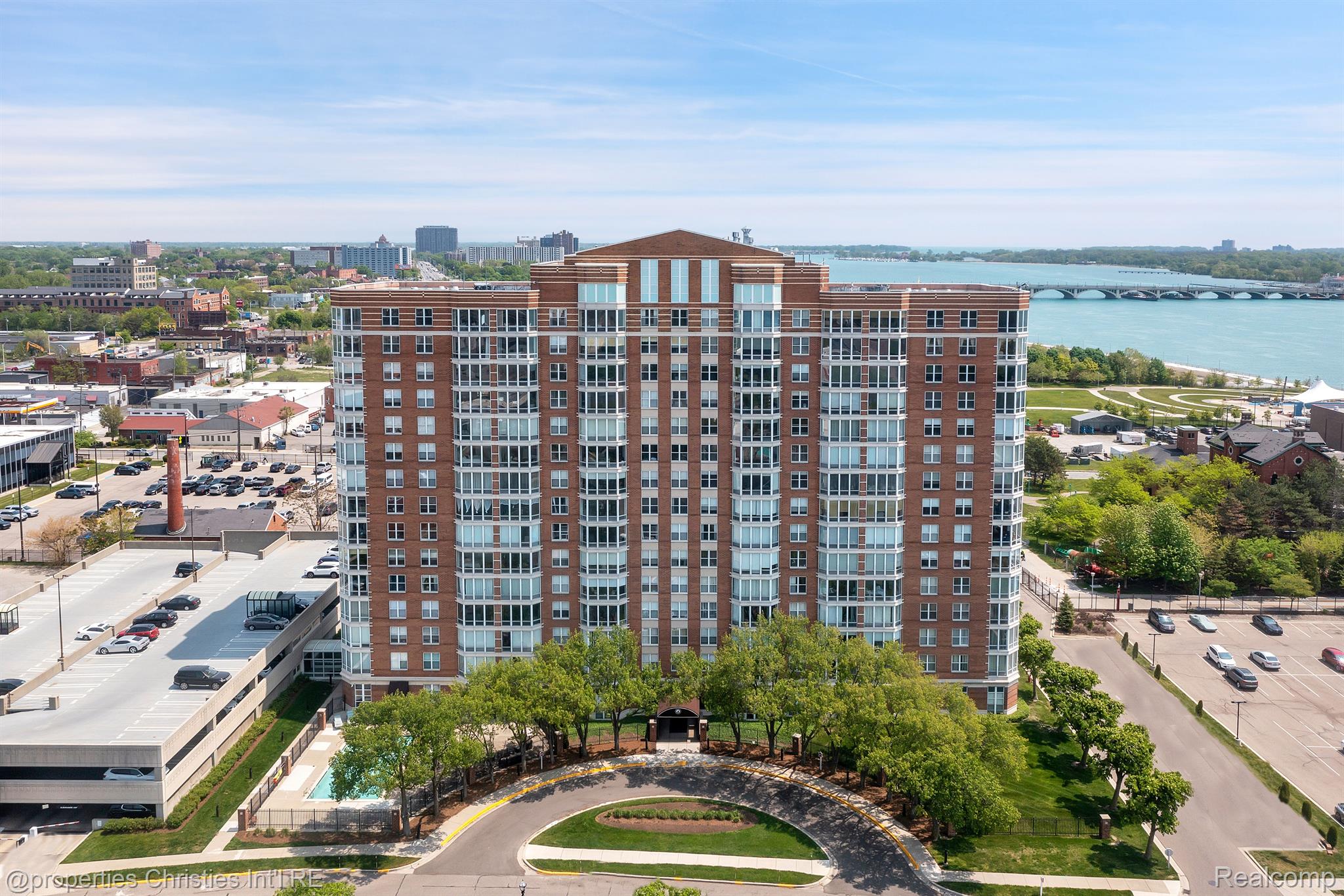 250 E HARBORTOWN Drive 1302