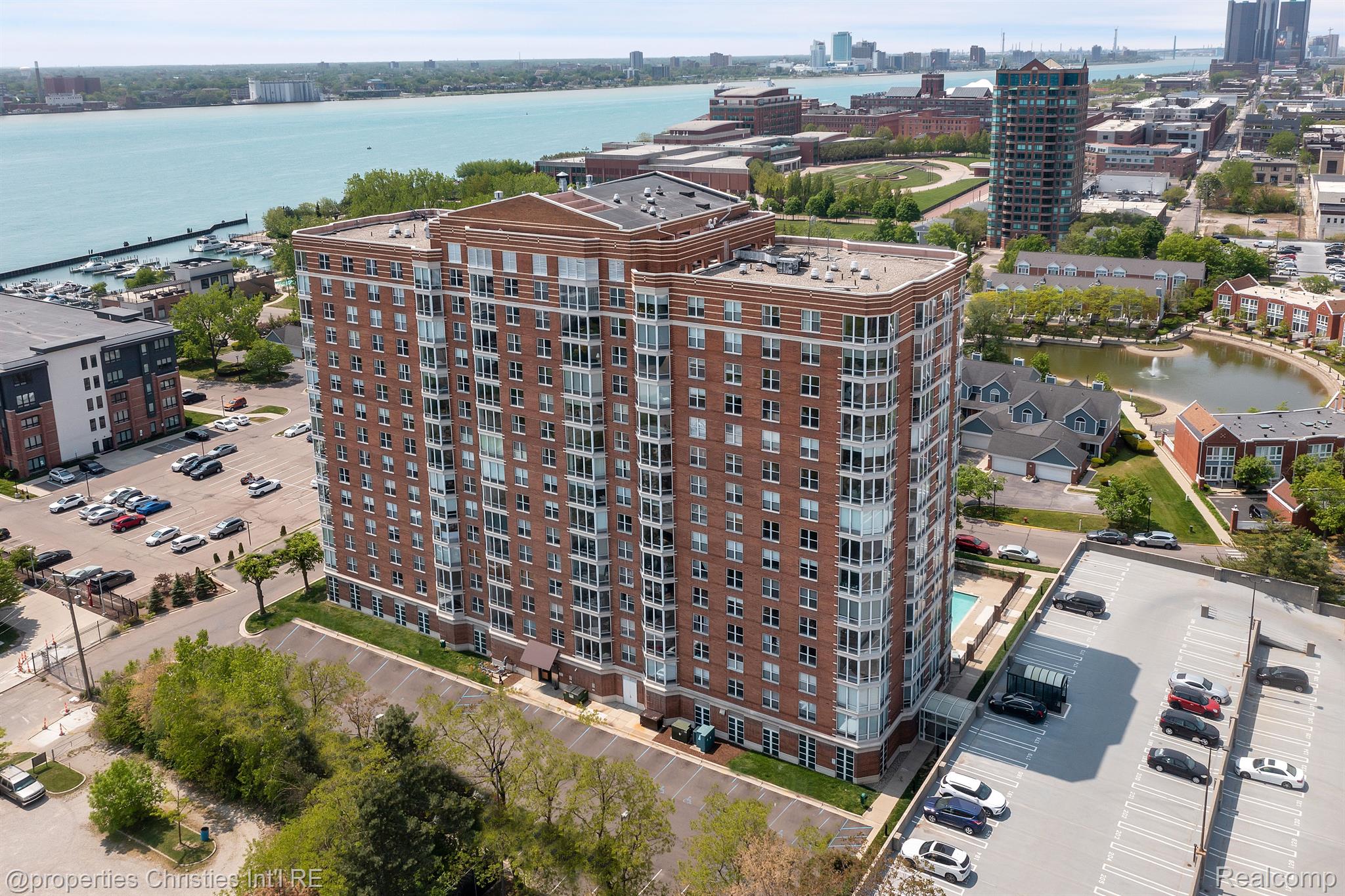 250 E HARBORTOWN Drive 1302
