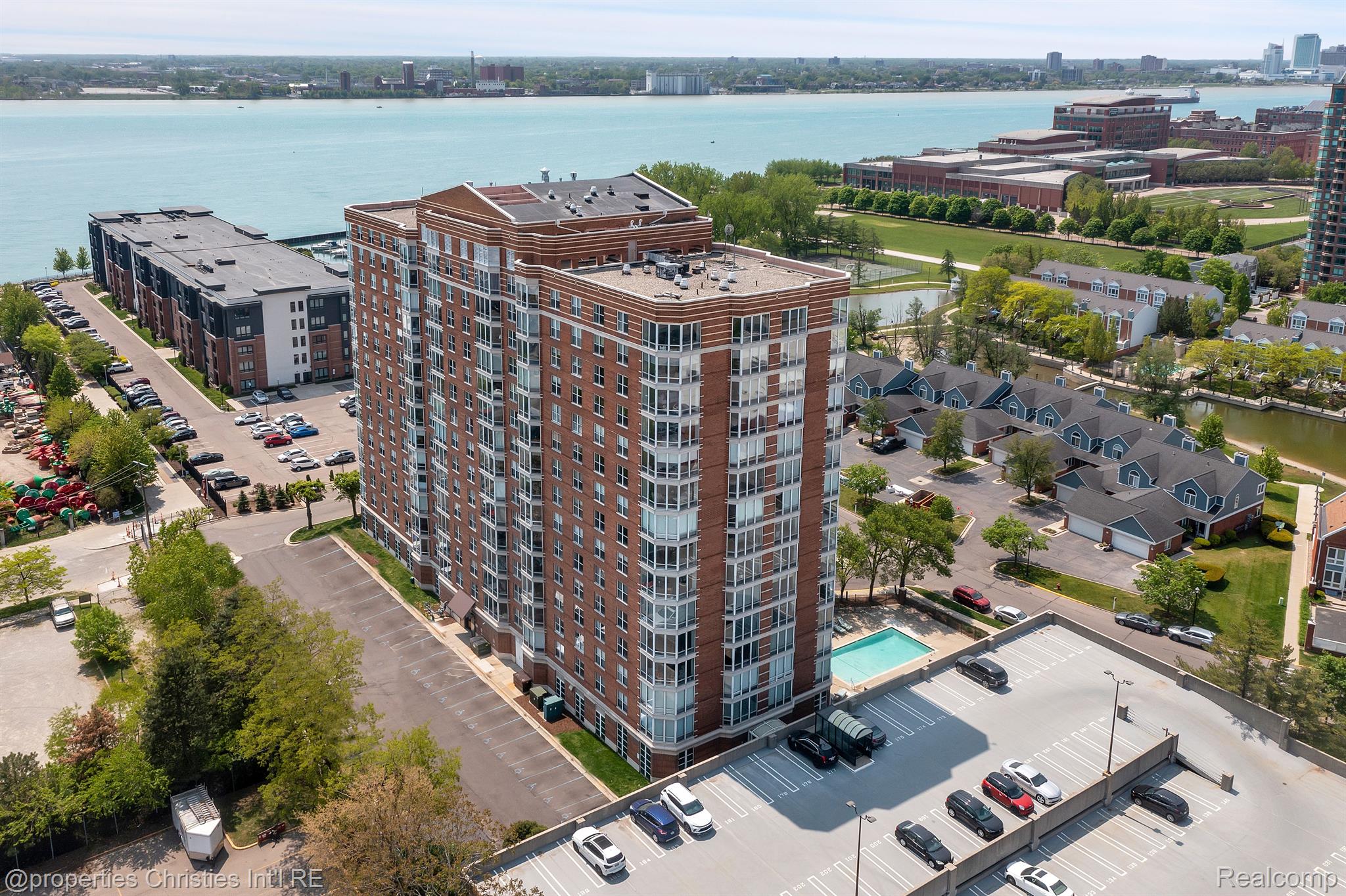 250 E HARBORTOWN Drive 1302