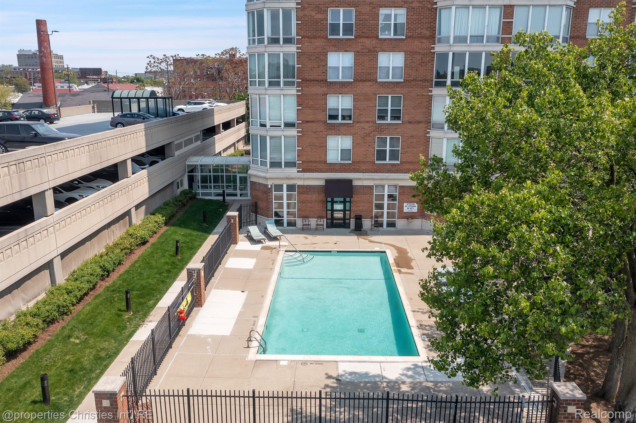 250 E HARBORTOWN Drive 1302