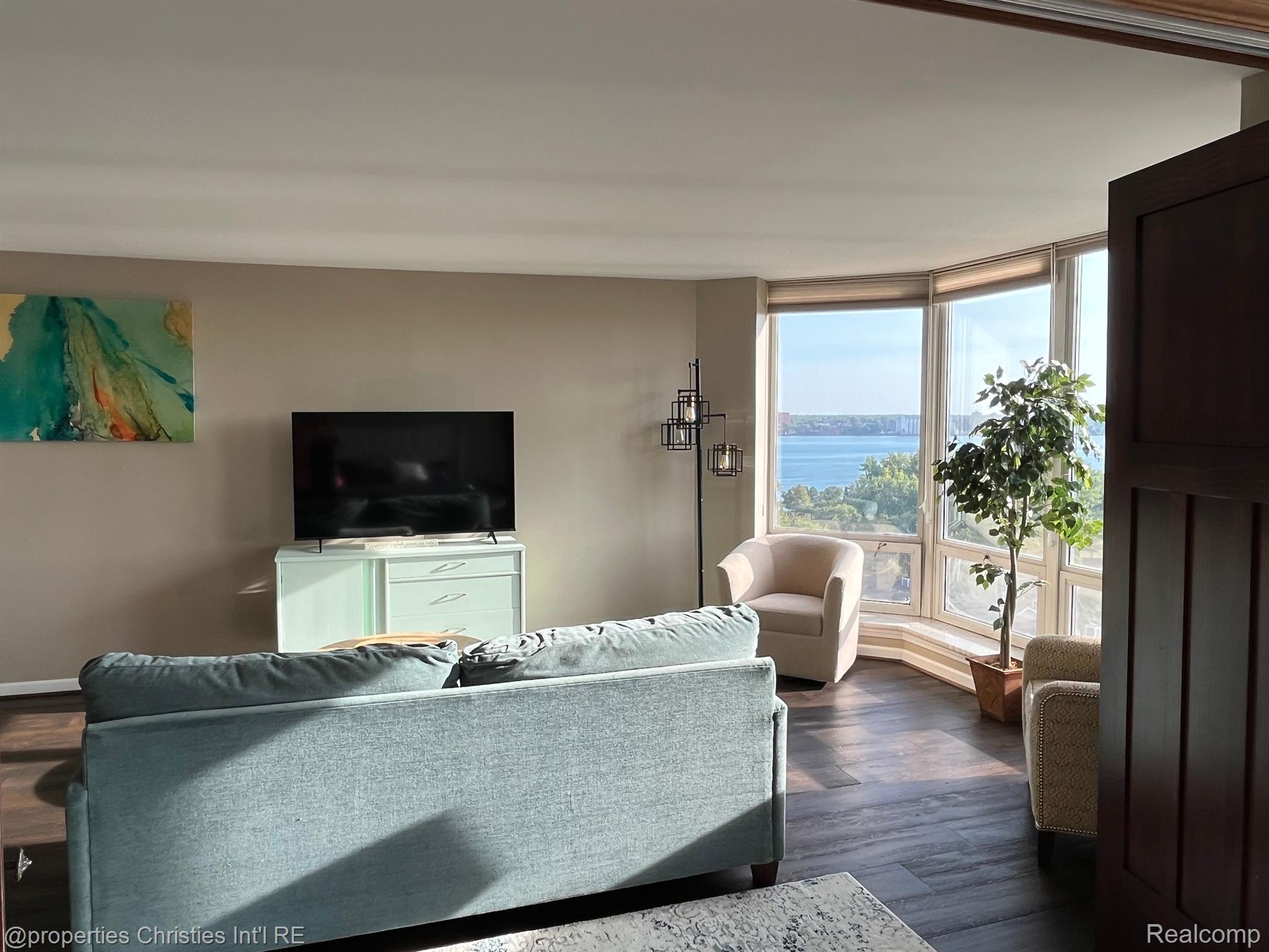 250 E HARBORTOWN Drive 1302