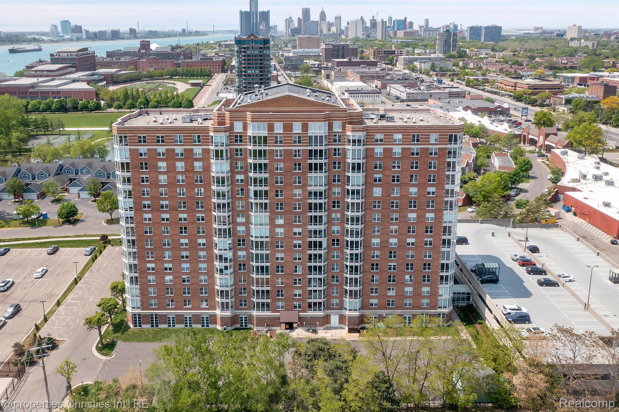 250 E HARBORTOWN Drive 1302