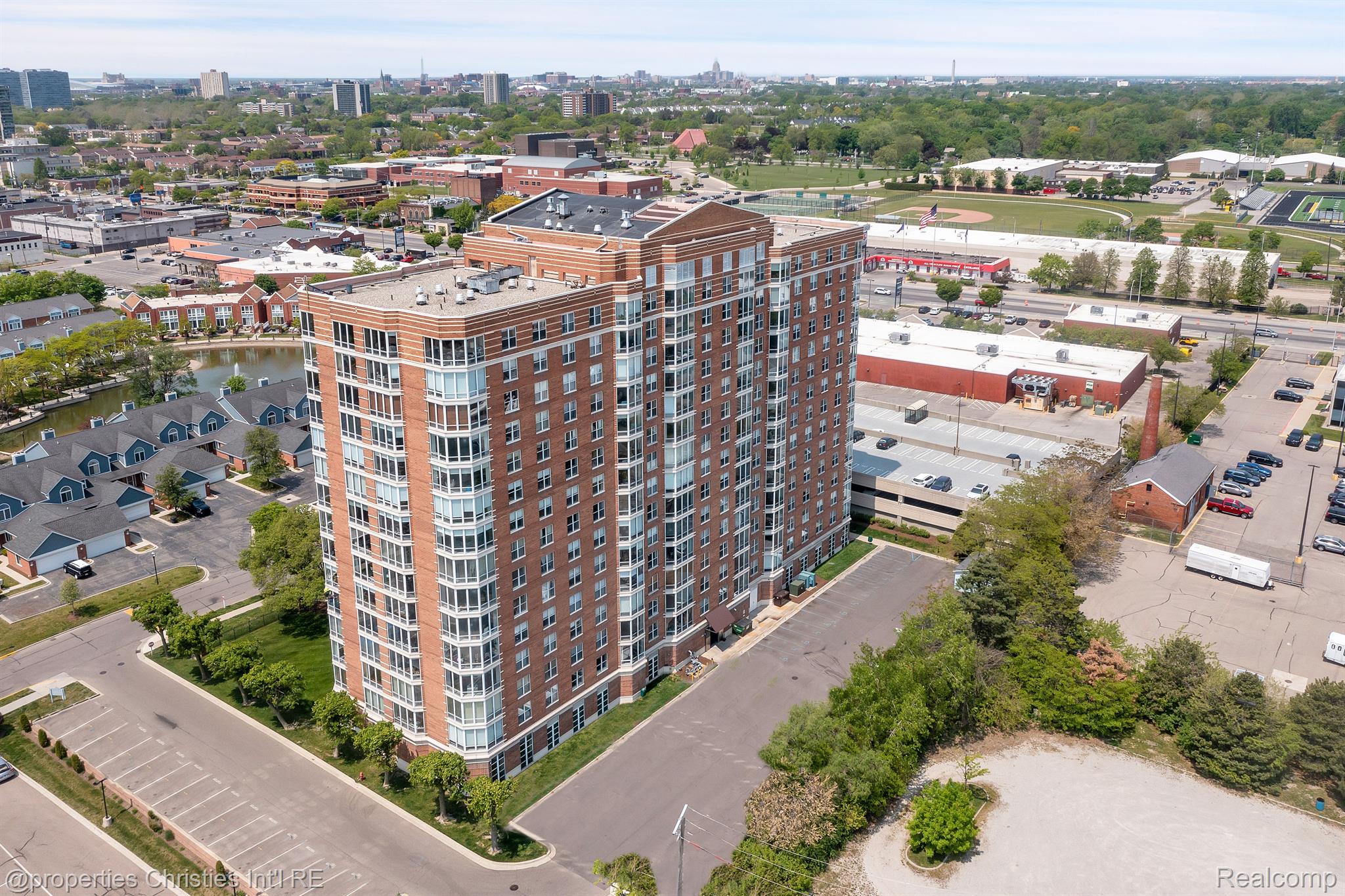250 E HARBORTOWN Drive 1302