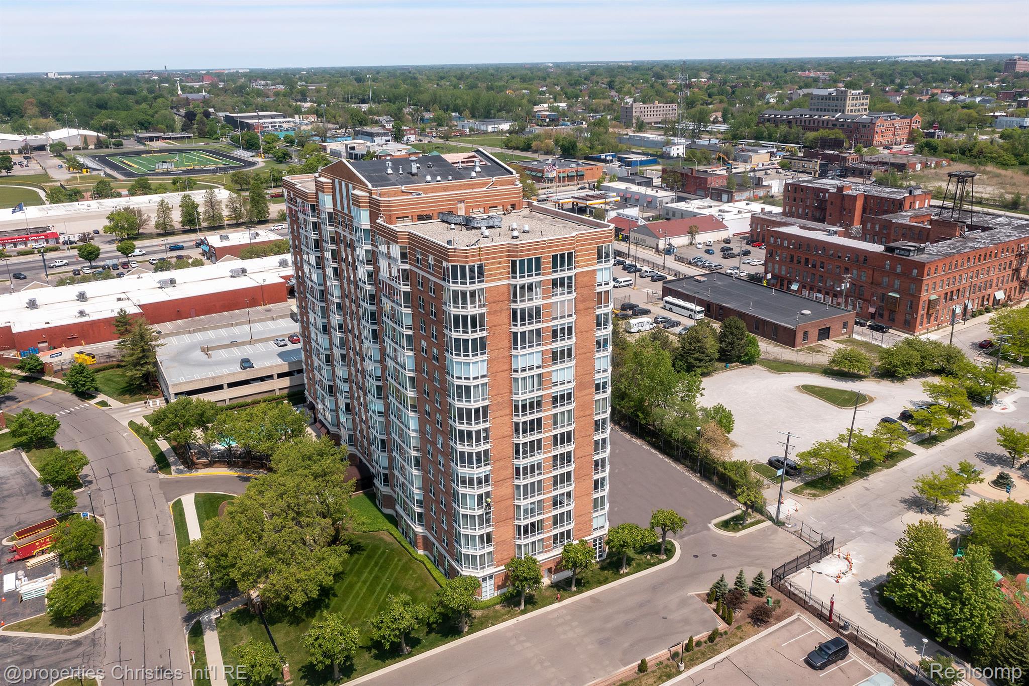 250 E HARBORTOWN Drive 1302