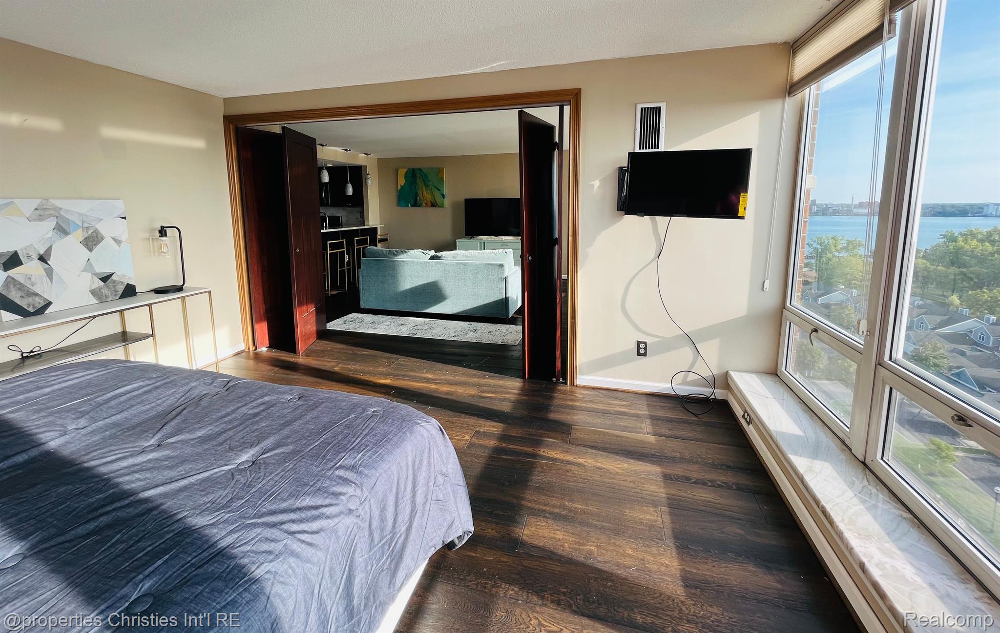 250 E HARBORTOWN Drive 1302