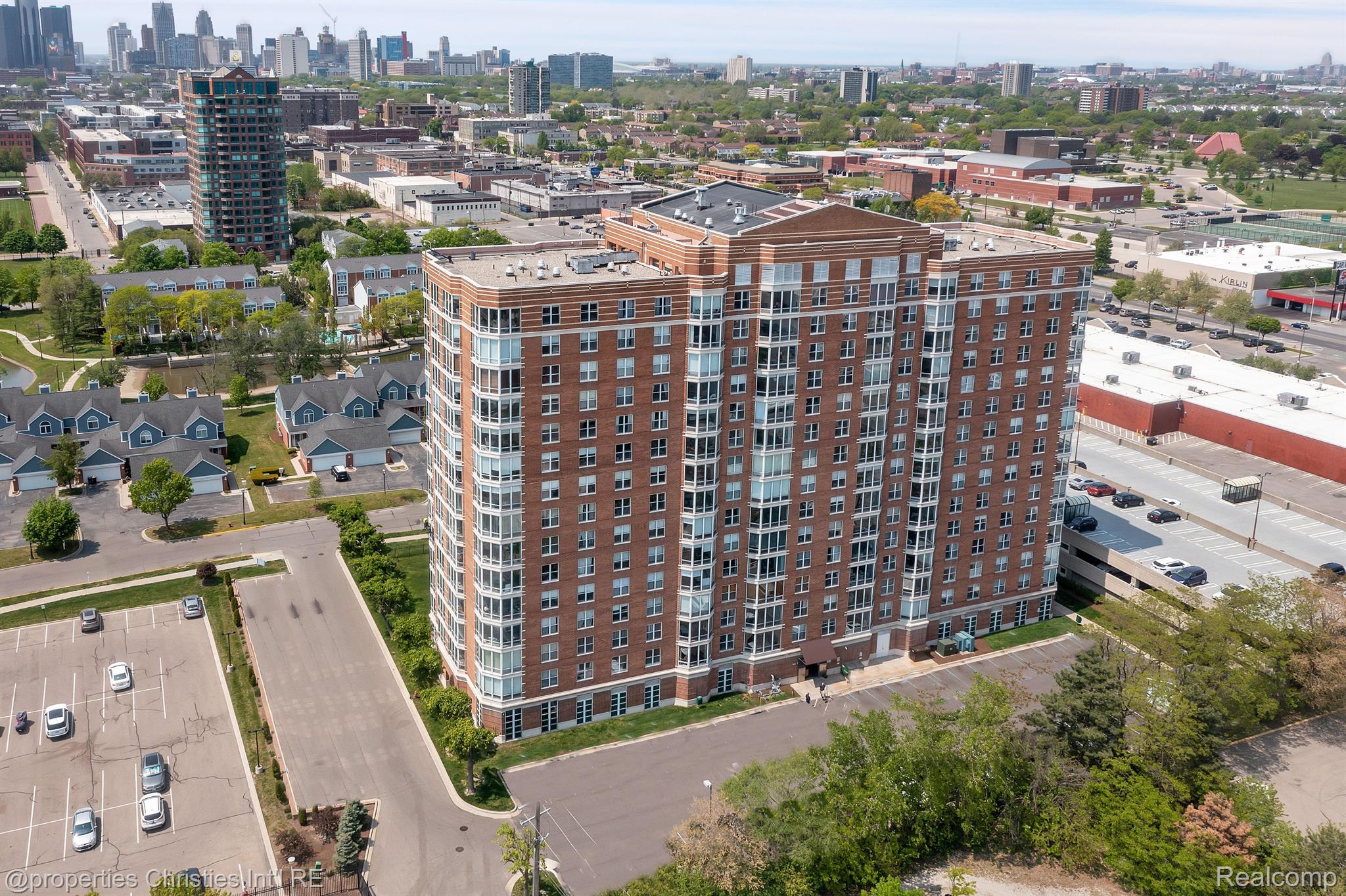 250 E HARBORTOWN Drive 1302