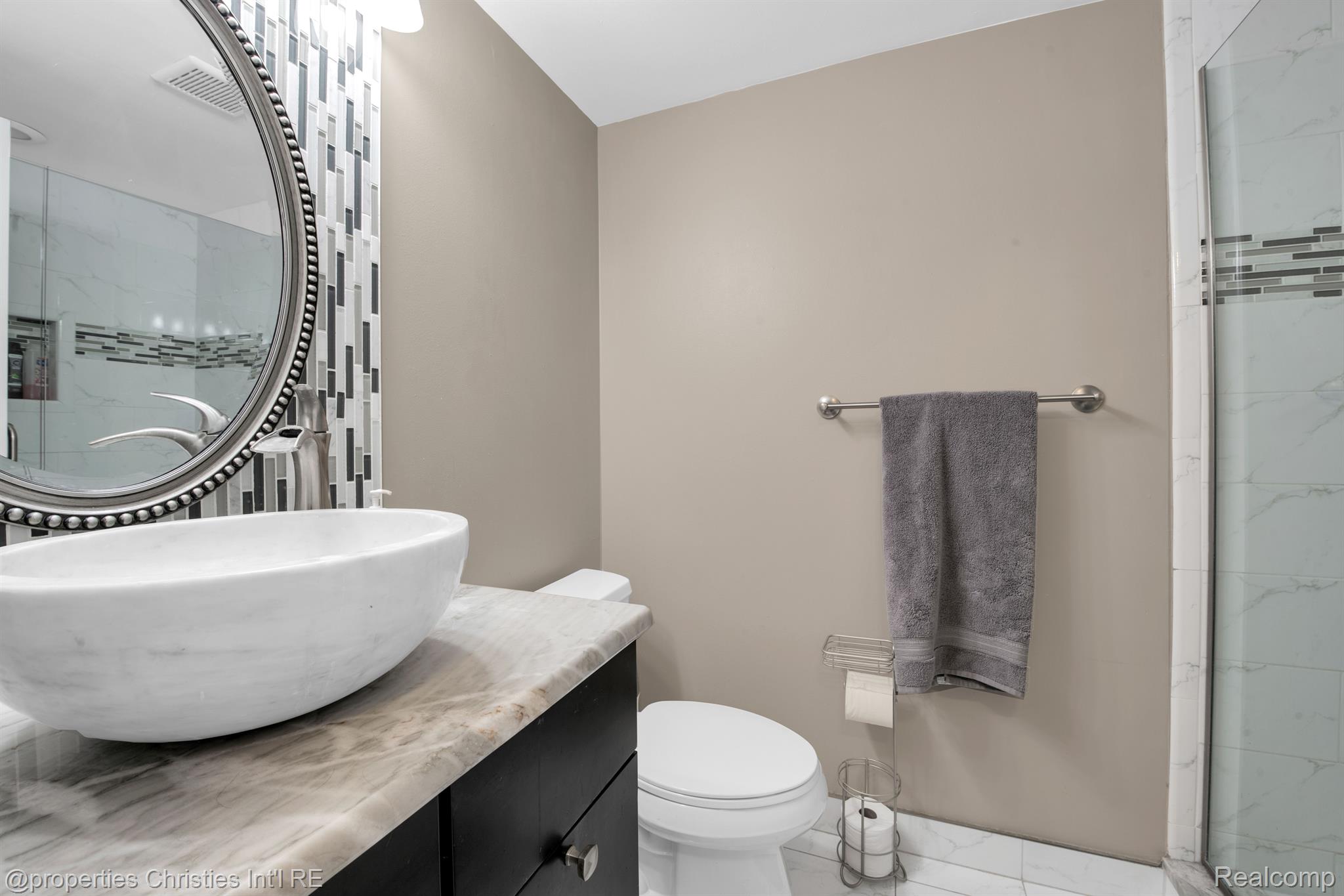 250 E HARBORTOWN Drive 1302